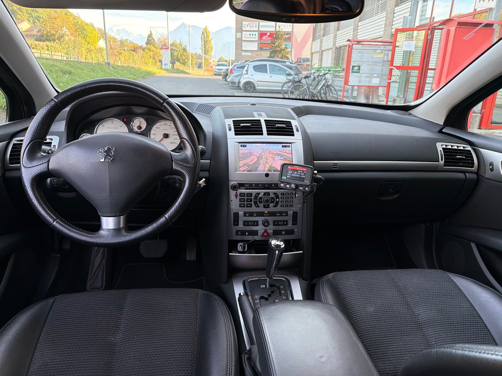 PEUGEOT 407 SW 2.0 HDI Dynamic Edition Automatic-image-12
