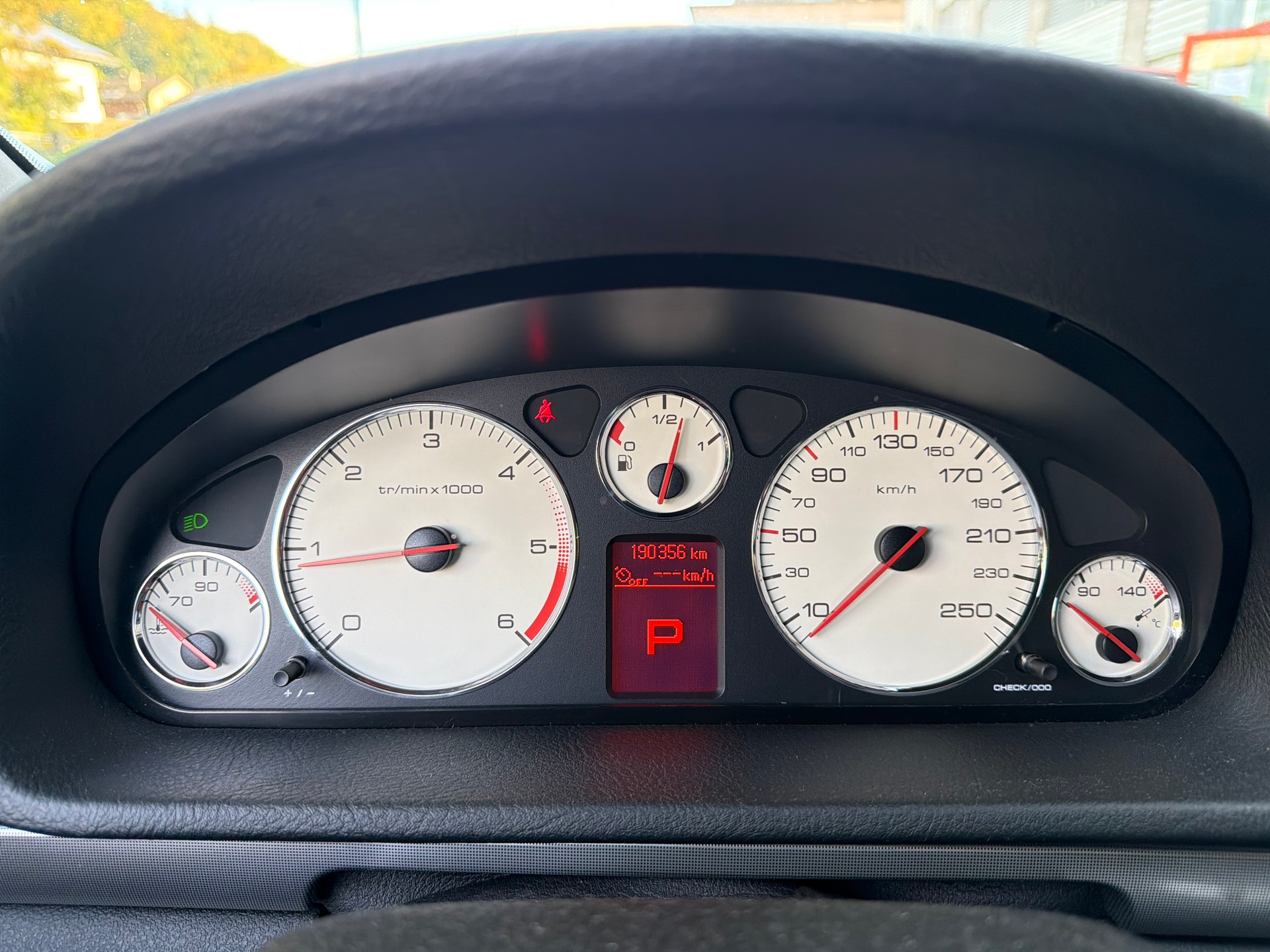 PEUGEOT 407 SW 2.0 HDI Dynamic Edition Automatic-image-11