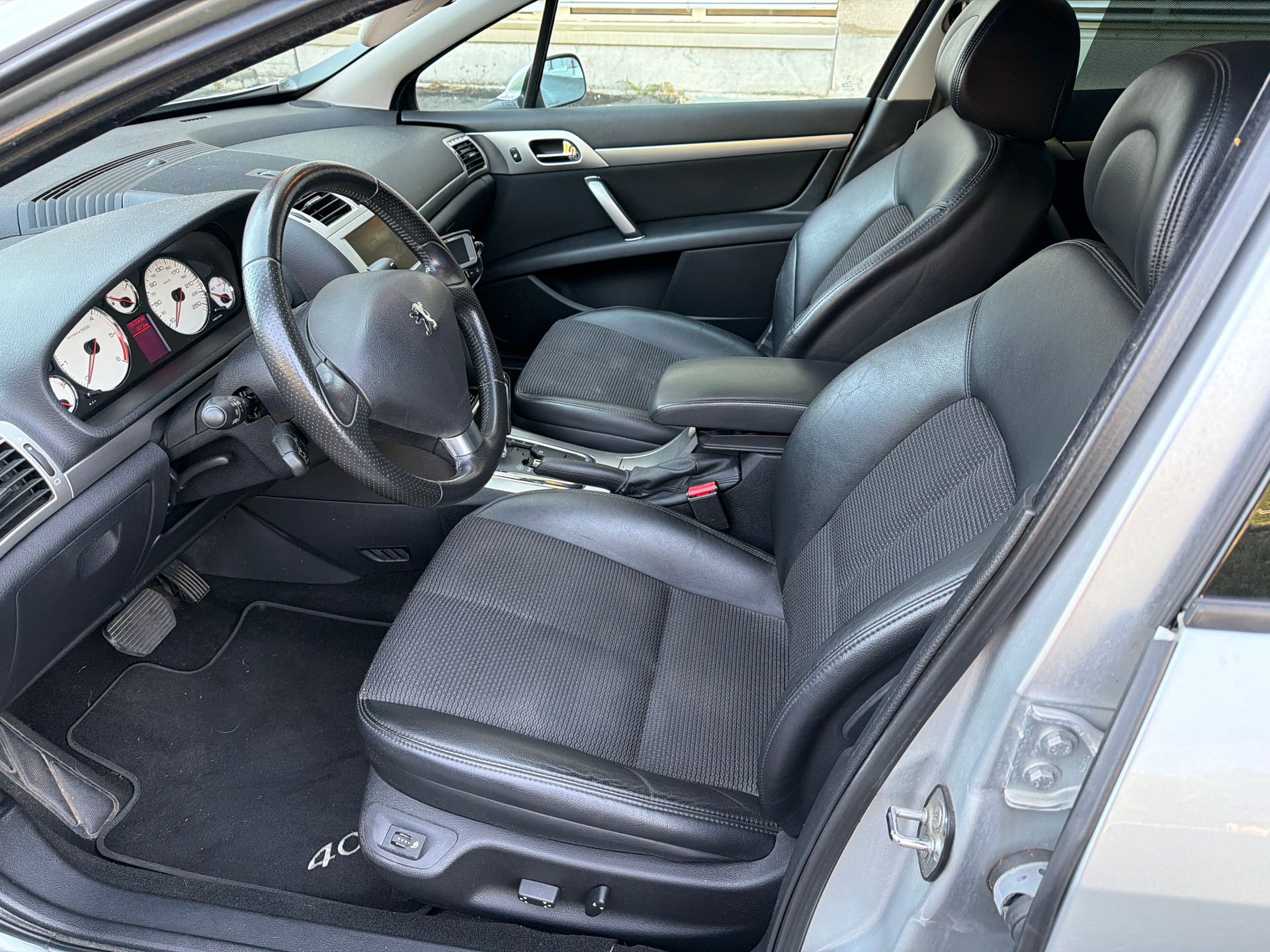 PEUGEOT 407 SW 2.0 HDI Dynamic Edition Automatic-image-9