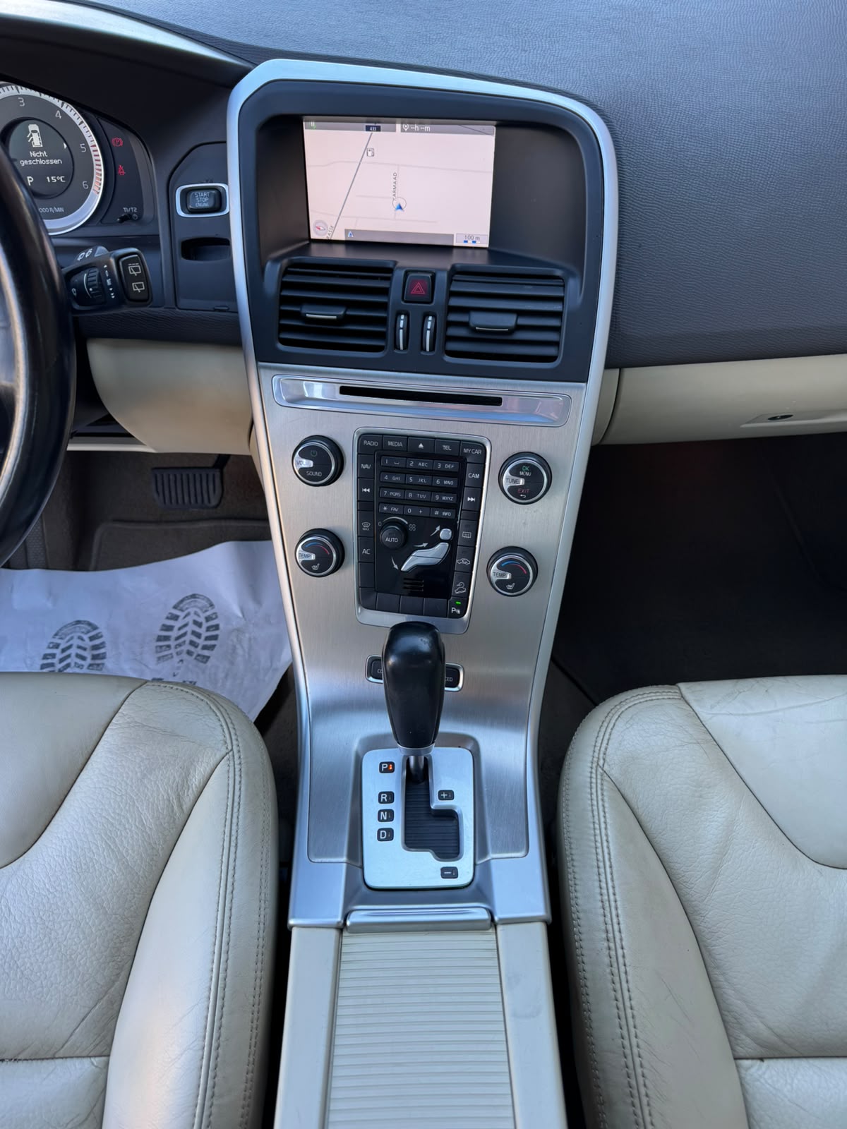 VOLVO XC60 D5 AWD R-Design Geartronic-image-13