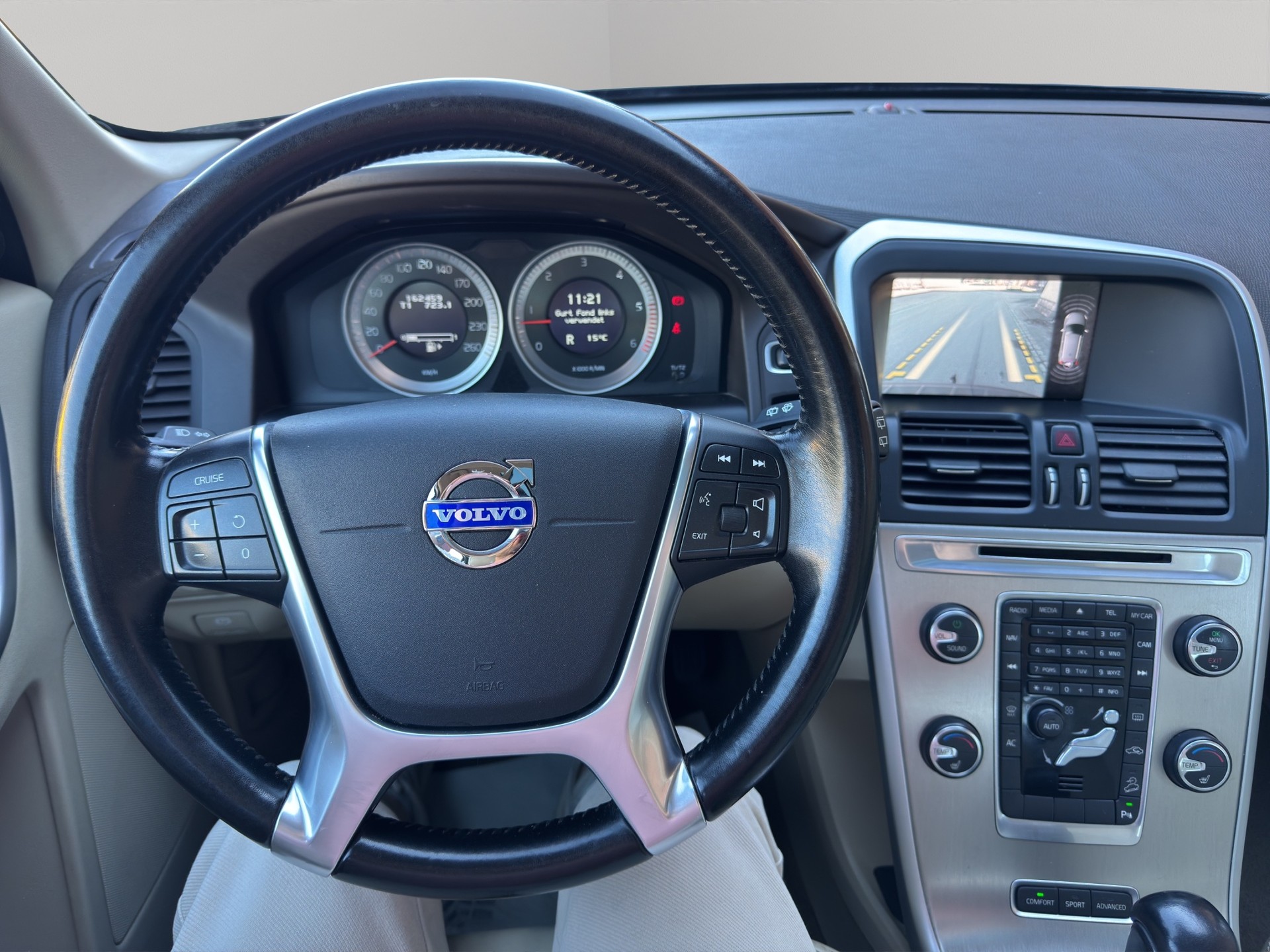 VOLVO XC60 D5 AWD R-Design Geartronic-image-12