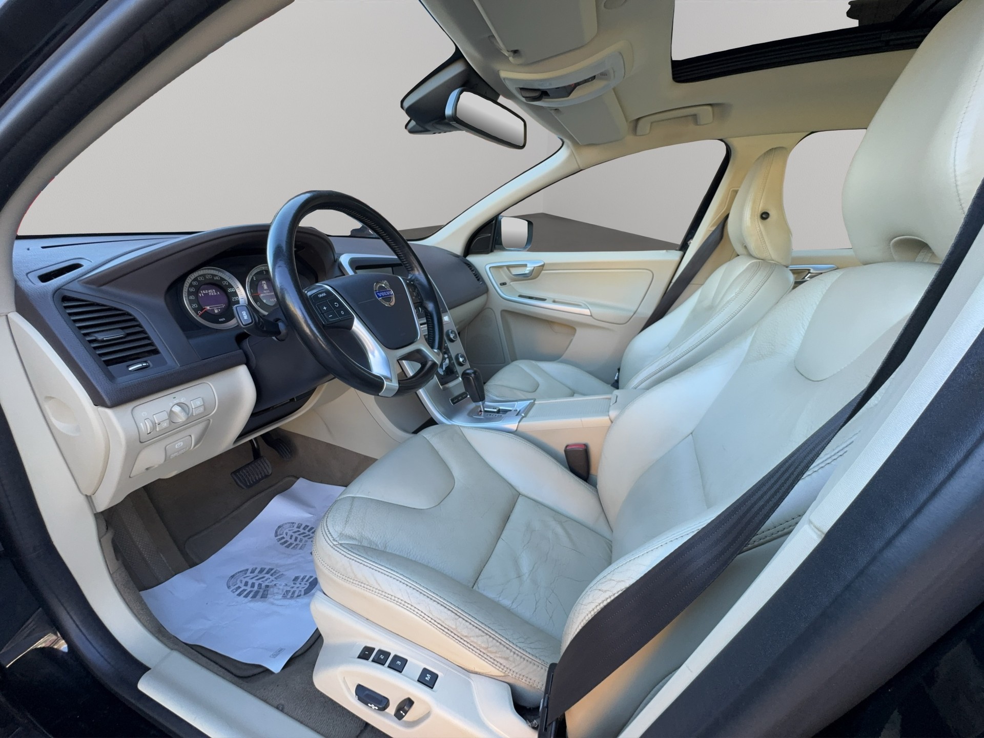 VOLVO XC60 D5 AWD R-Design Geartronic-image-9