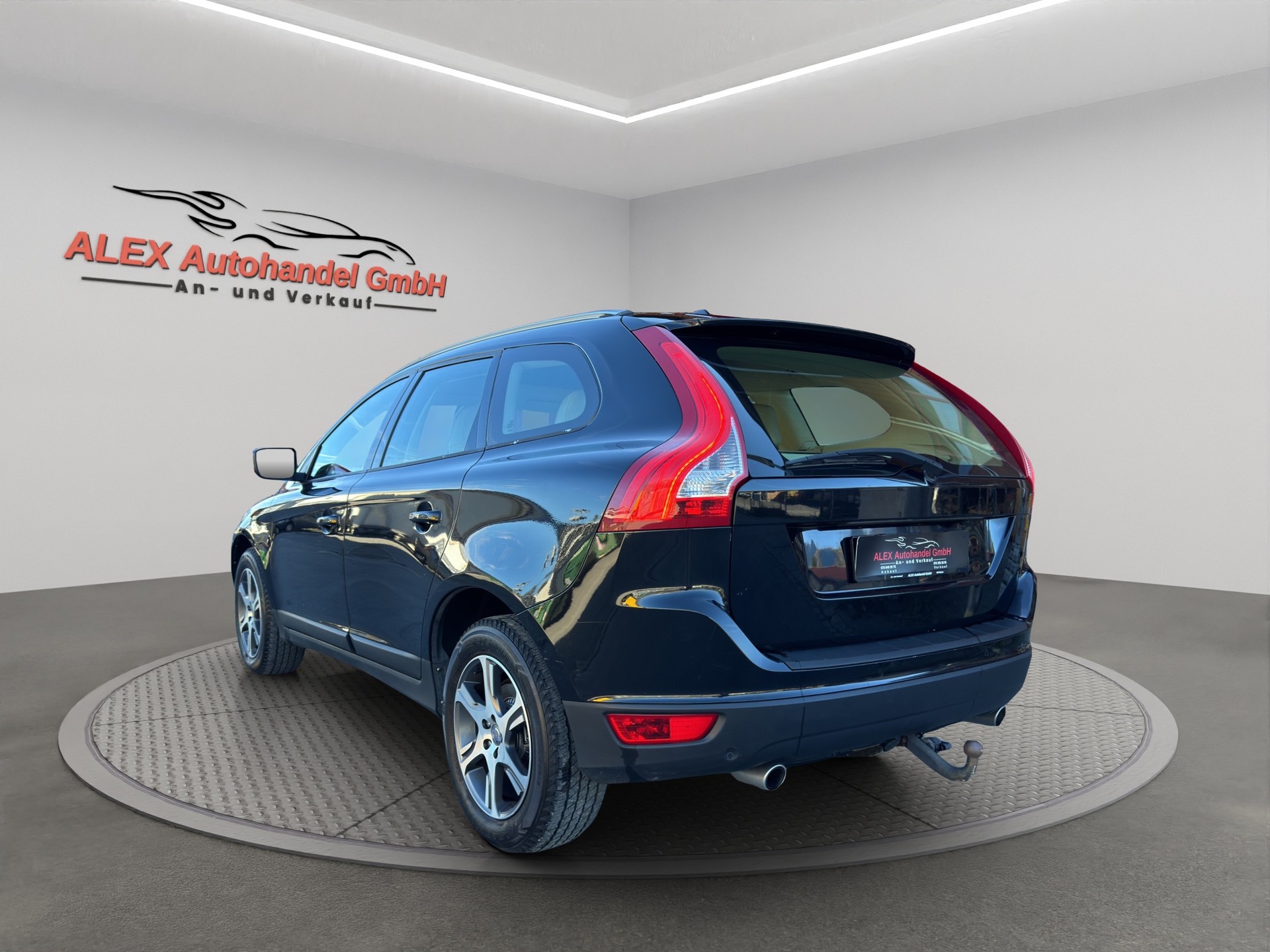 VOLVO XC60 D5 AWD R-Design Geartronic-image-3