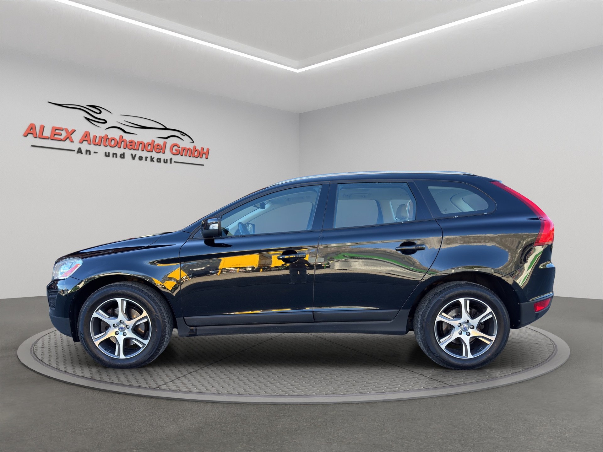 VOLVO XC60 D5 AWD R-Design Geartronic-image-2