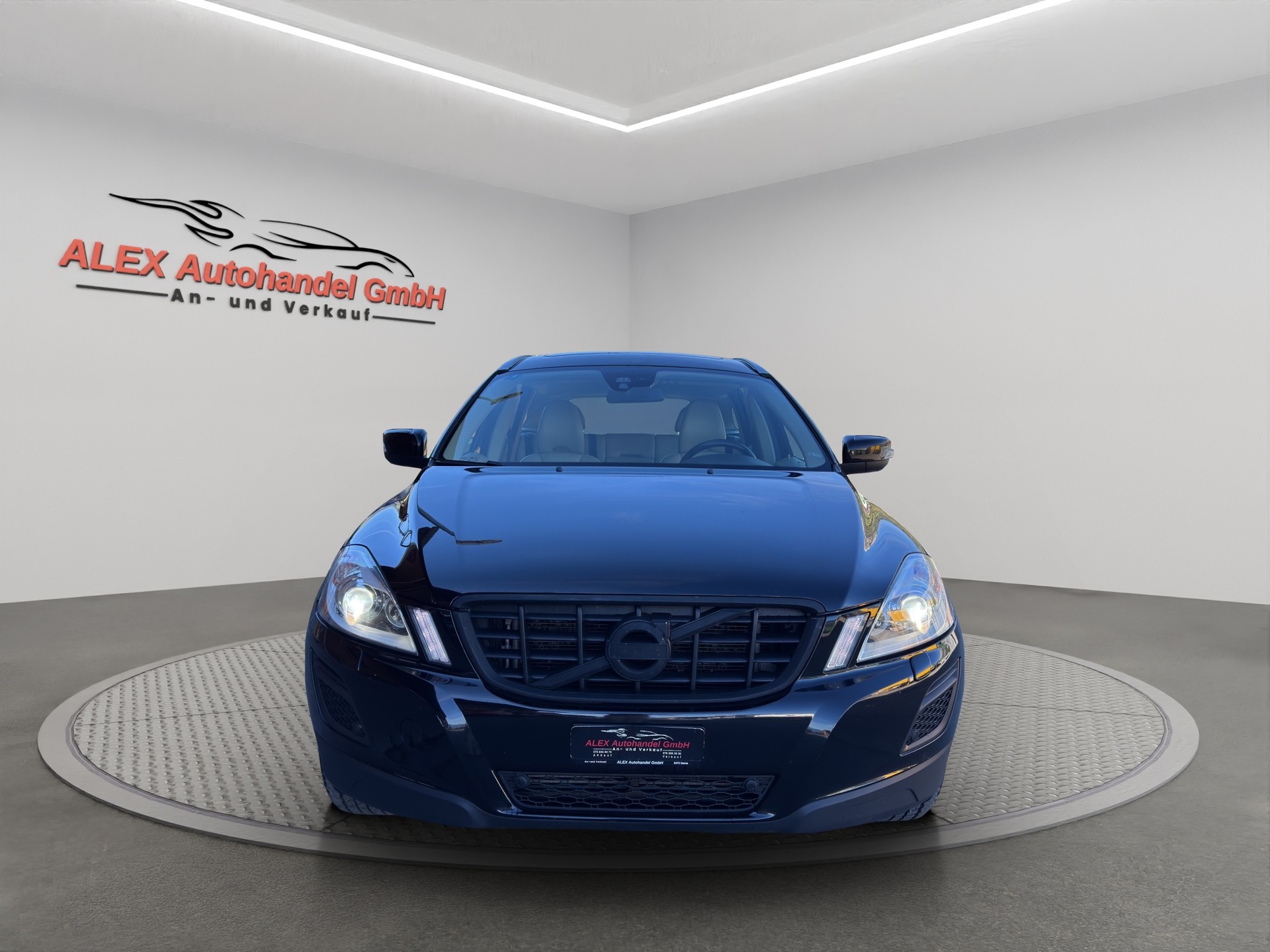 VOLVO XC60 D5 AWD R-Design Geartronic-image-1