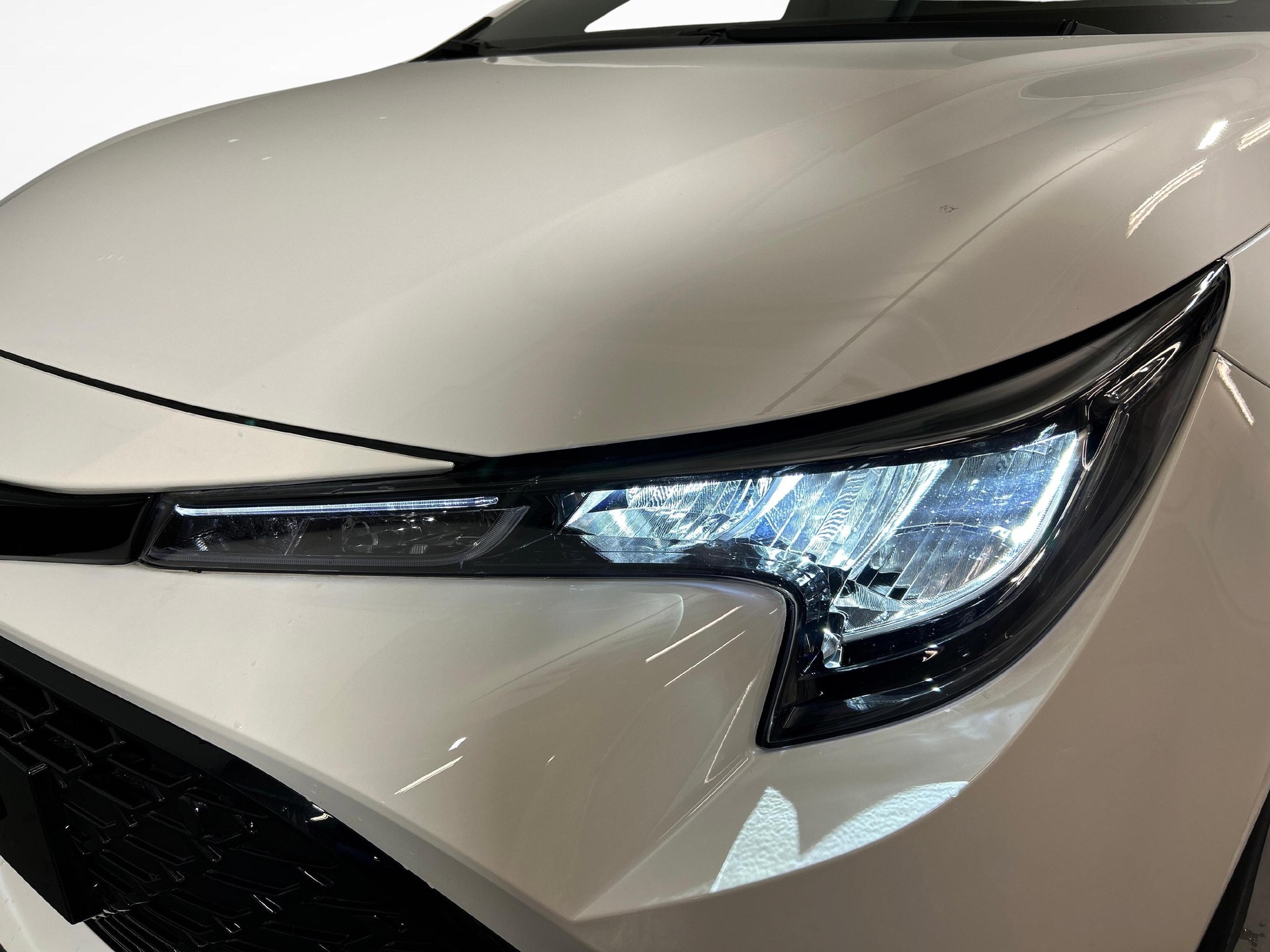 TOYOTA Corolla 1.8 HSD Comfort-image-13