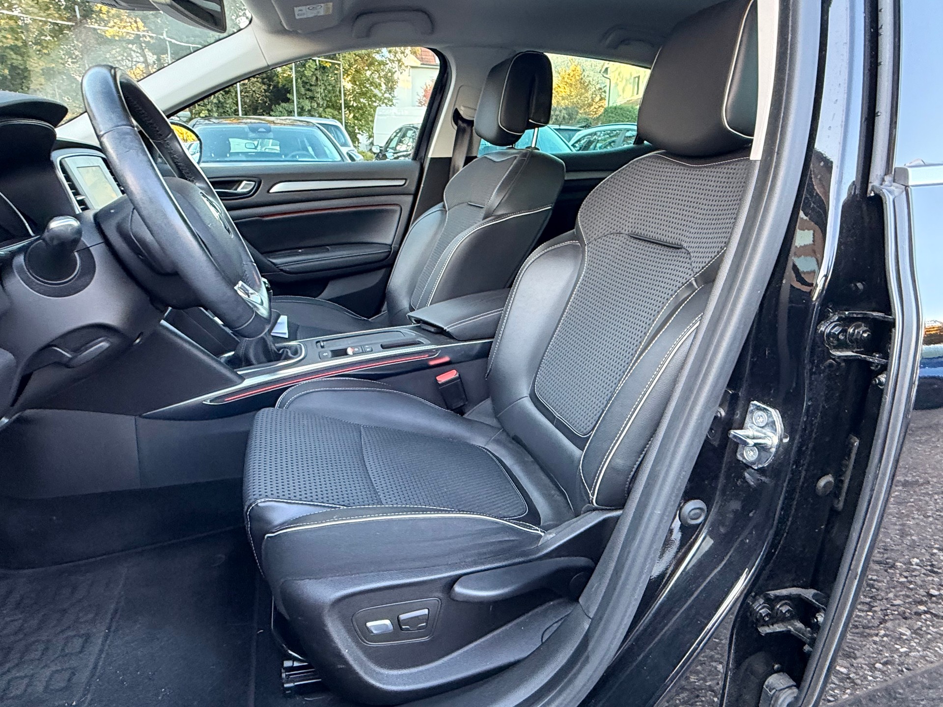RENAULT Mégane 1.2 16V Turbo Bose-image-26