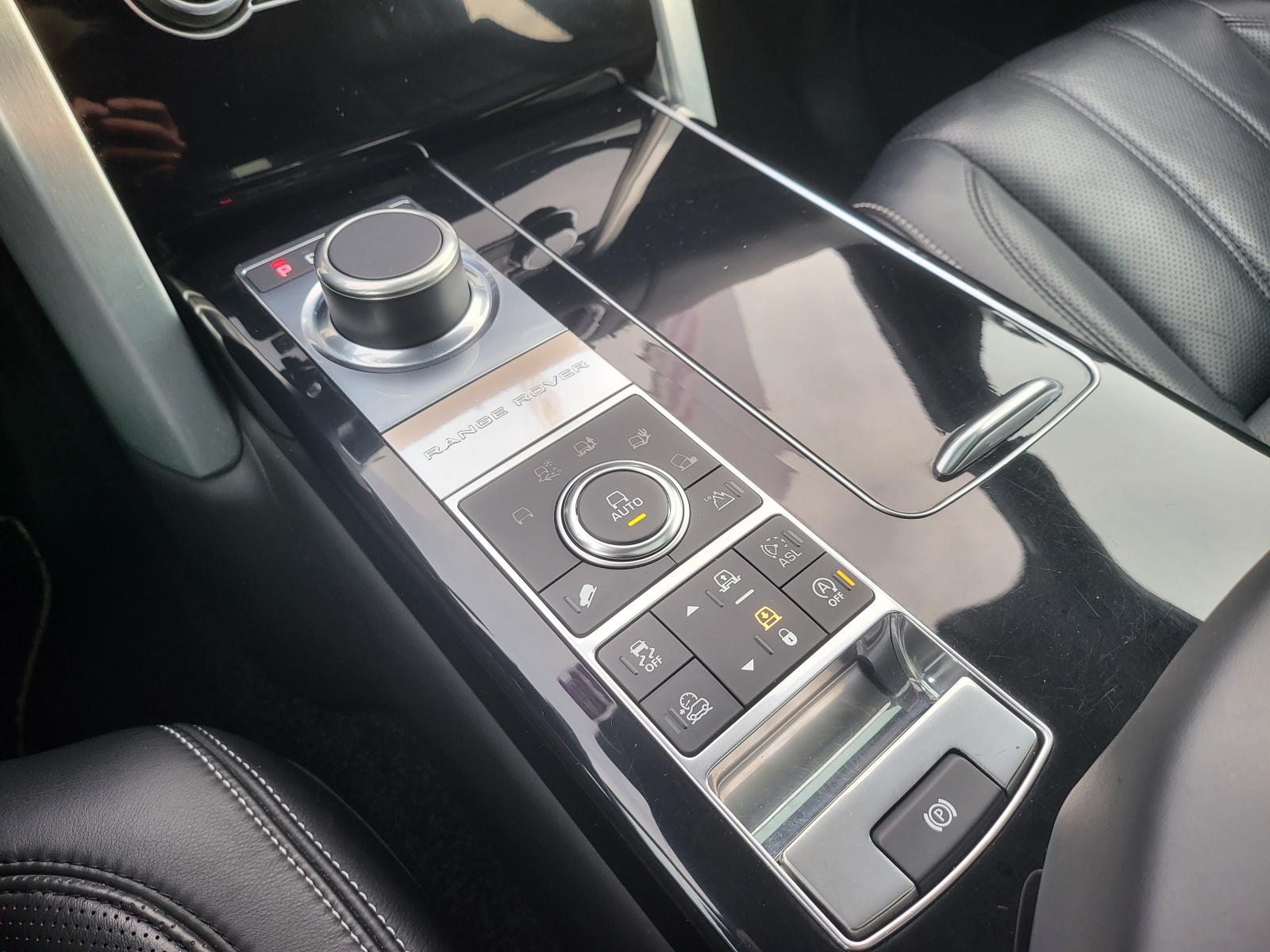 LAND ROVER Range Rover 4.4 SDV8 SV Autobiography Automatic-image-12