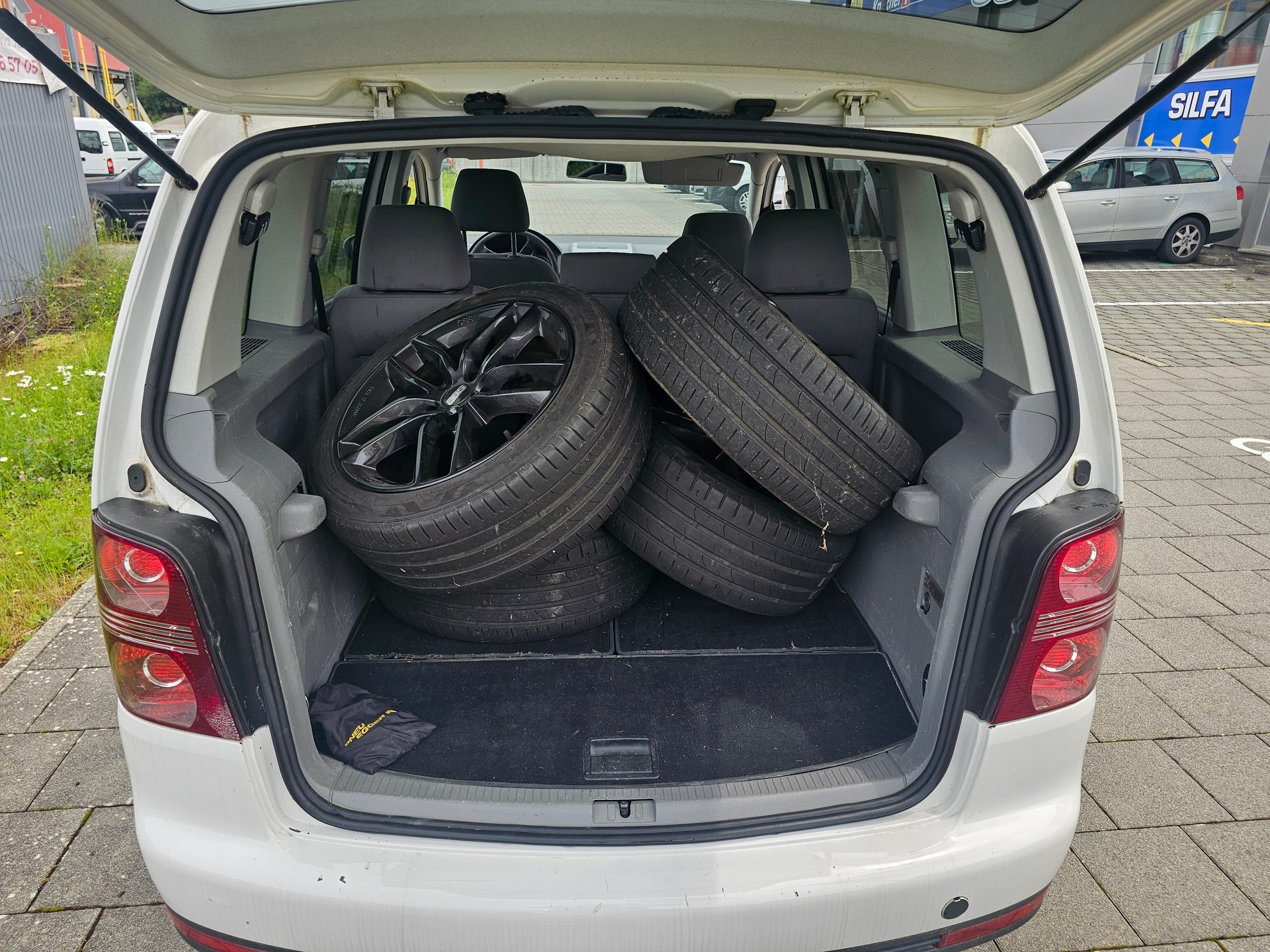VW Touran 1.4 TSI Trendline DSG-image-8