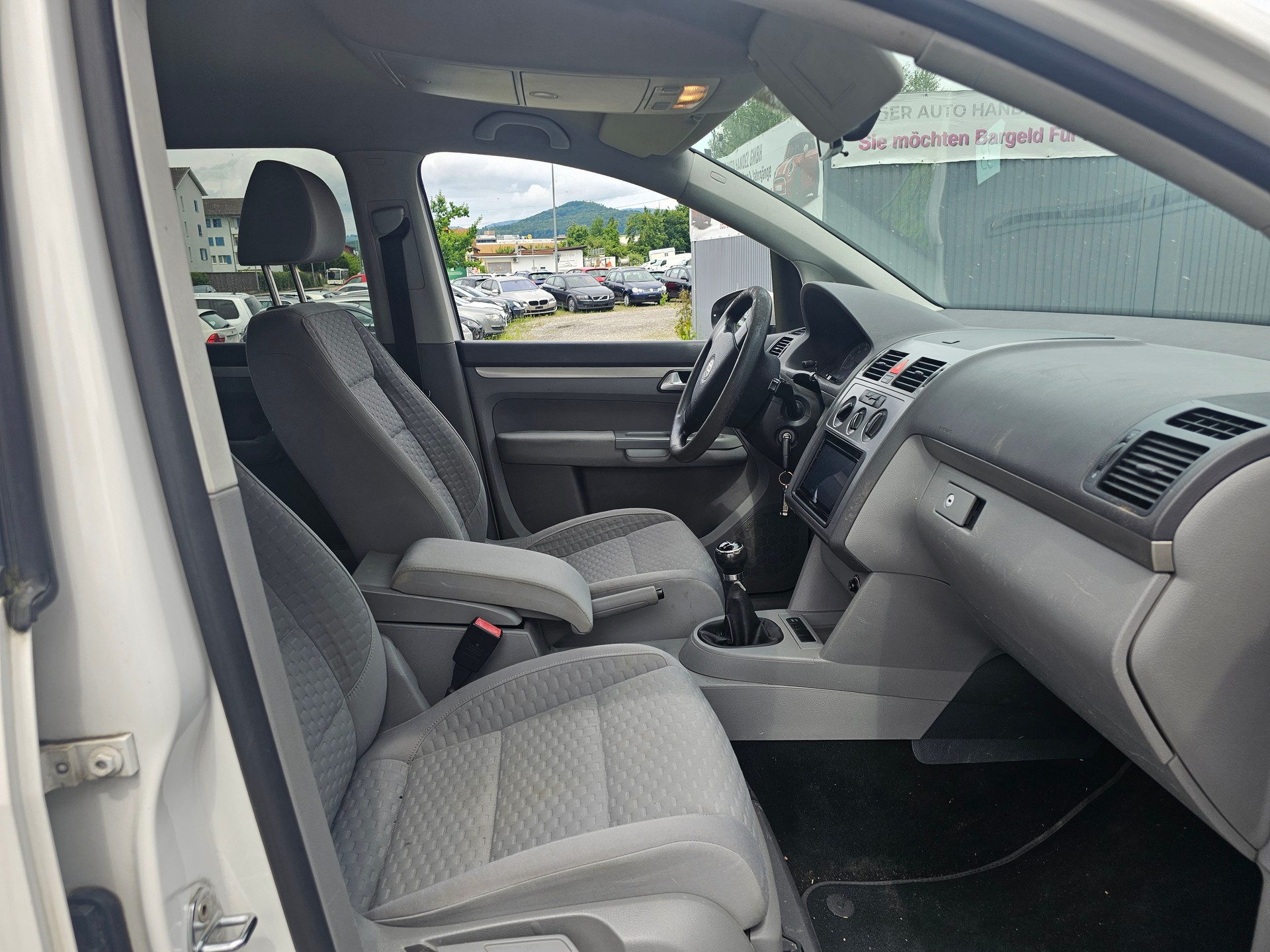 VW Touran 1.4 TSI Trendline DSG-image-9