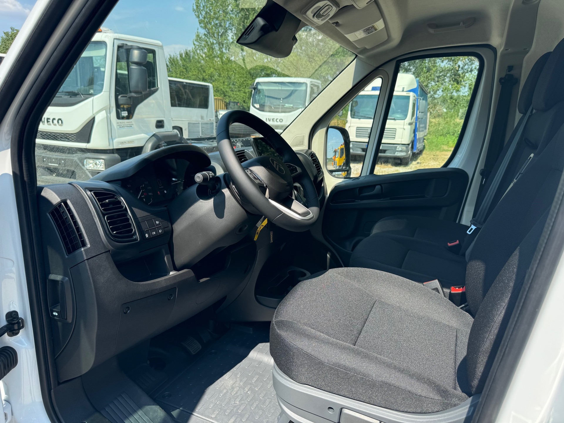 CITROEN L2H2 mit Schiebetüren links und rechts und Multimedia mit Navi u.s.w-image-4