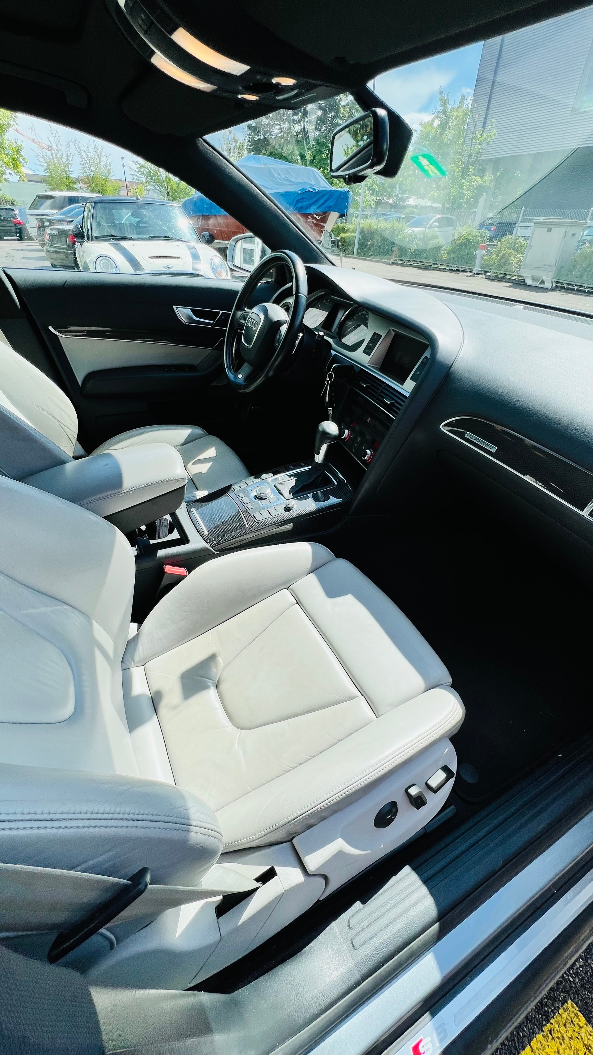 AUDI S6 Avant 5.2 V10 quattro tiptronic-image-9