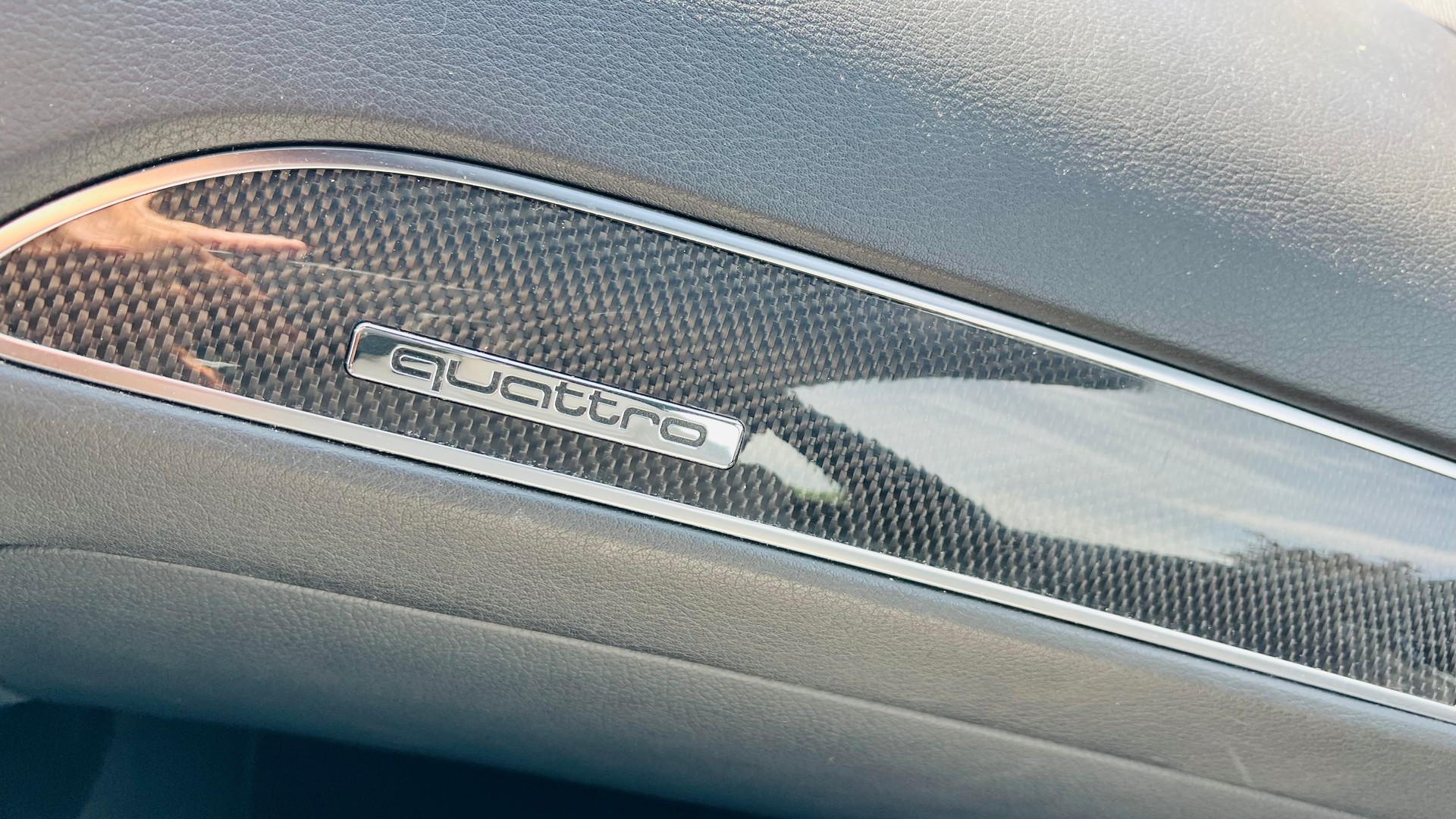 AUDI S6 Avant 5.2 V10 quattro tiptronic-image-16
