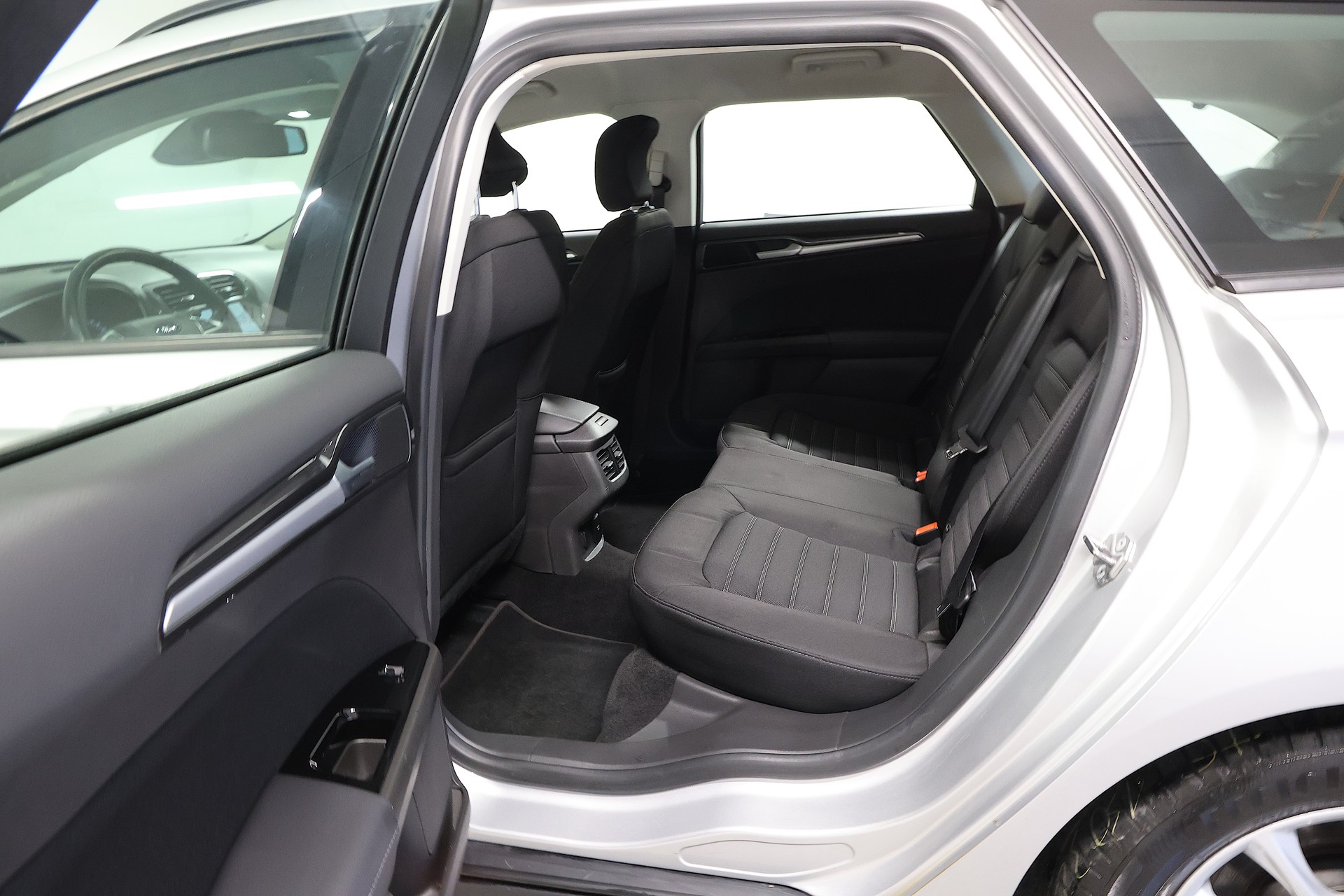 FORD Mondeo 2.0 TDCi Trend Automatik-image-15