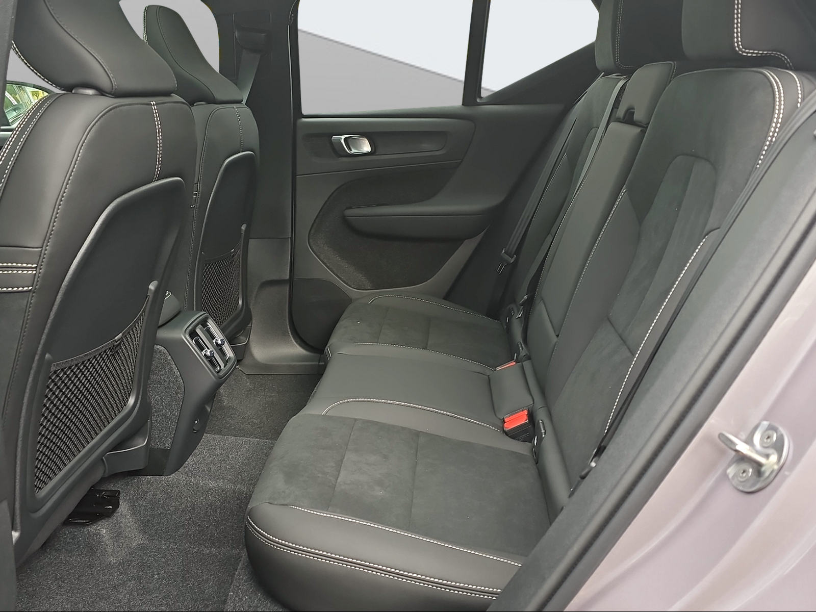VOLVO XC40 B4 Benzin Mild Hybrid Ultra Dark DCT-image-8