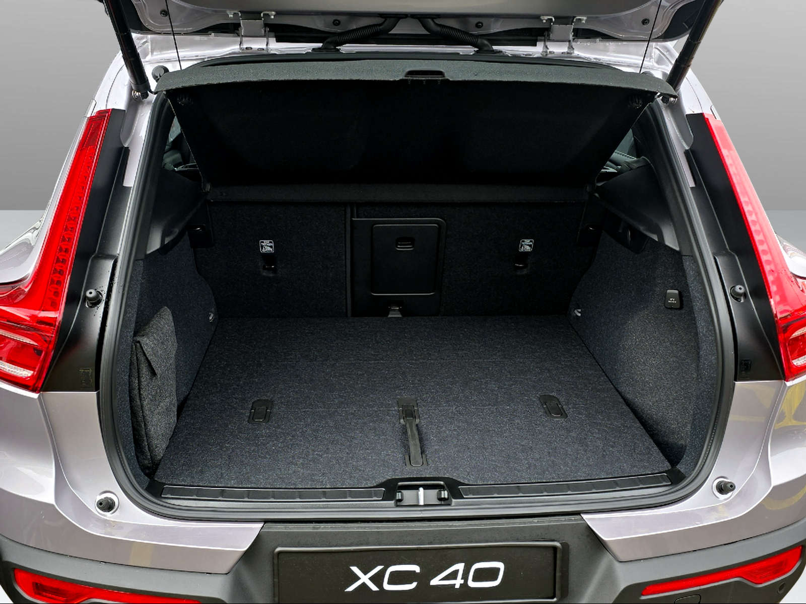 VOLVO XC40 B4 Benzin Mild Hybrid Ultra Dark DCT-image-5