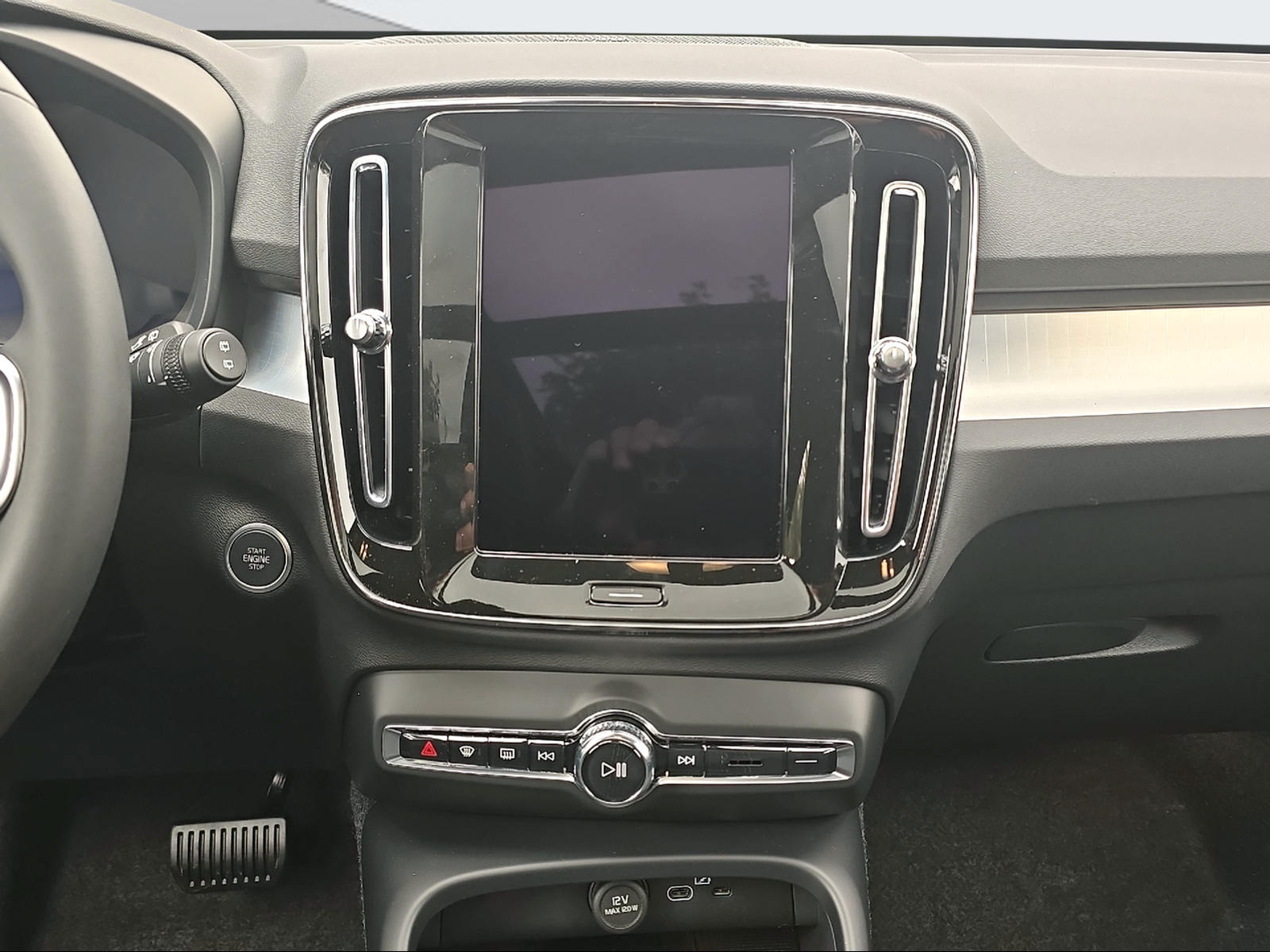 VOLVO XC40 B4 Benzin Mild Hybrid Ultra Dark DCT-image-9