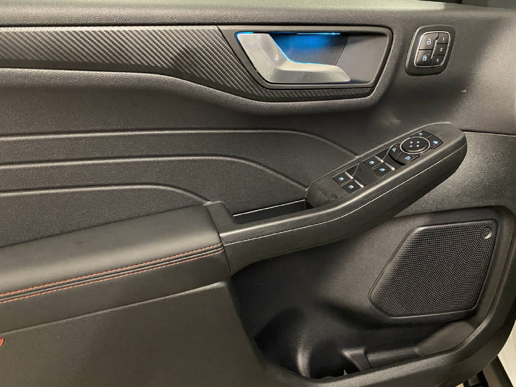 FORD Kuga 2.5 PHEV 243 PS ST-Line X-image-11