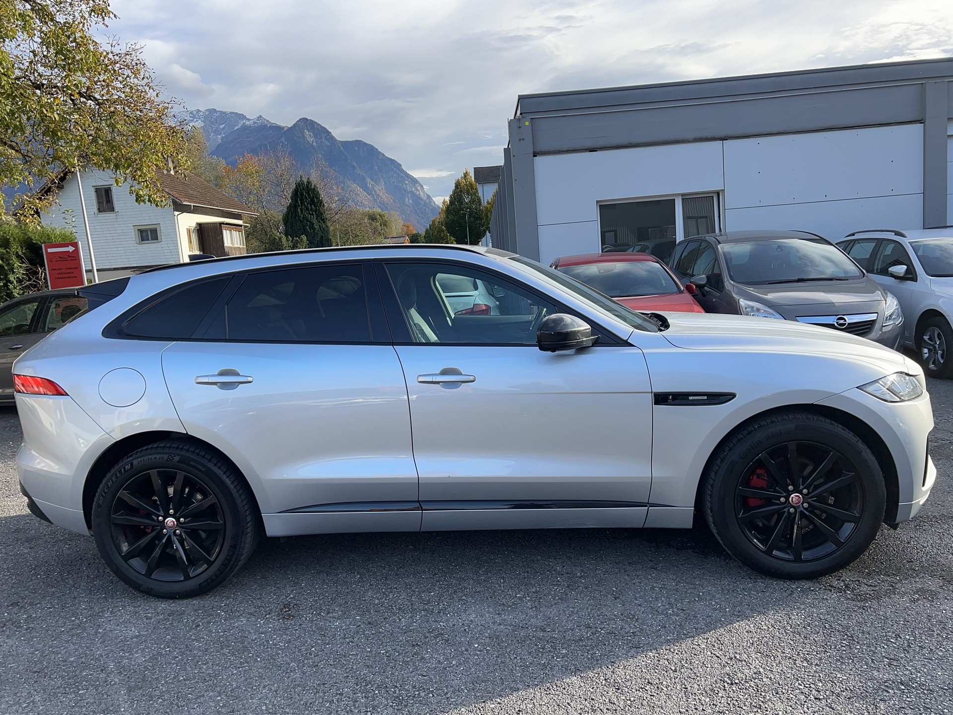 JAGUAR F-Pace 3.0 V6 R-Sport AWD Automatik-image-3
