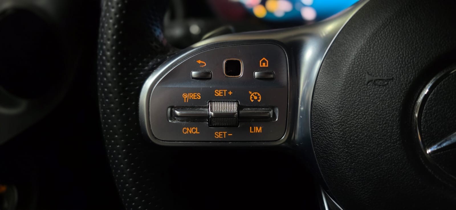 MERCEDES-BENZ C 200 Coupé AMG Line 9G-Tronic-image-16