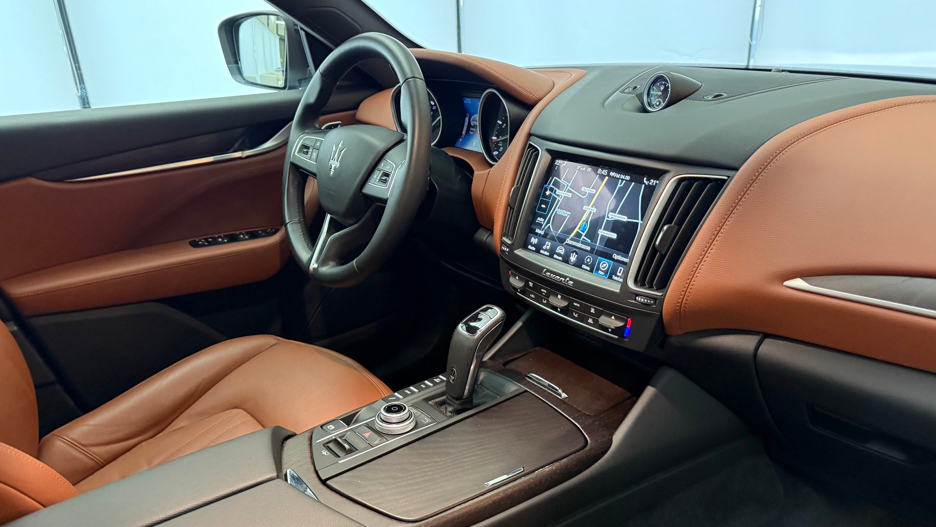 MASERATI Levante 3.0 V6 GranSport-image-6
