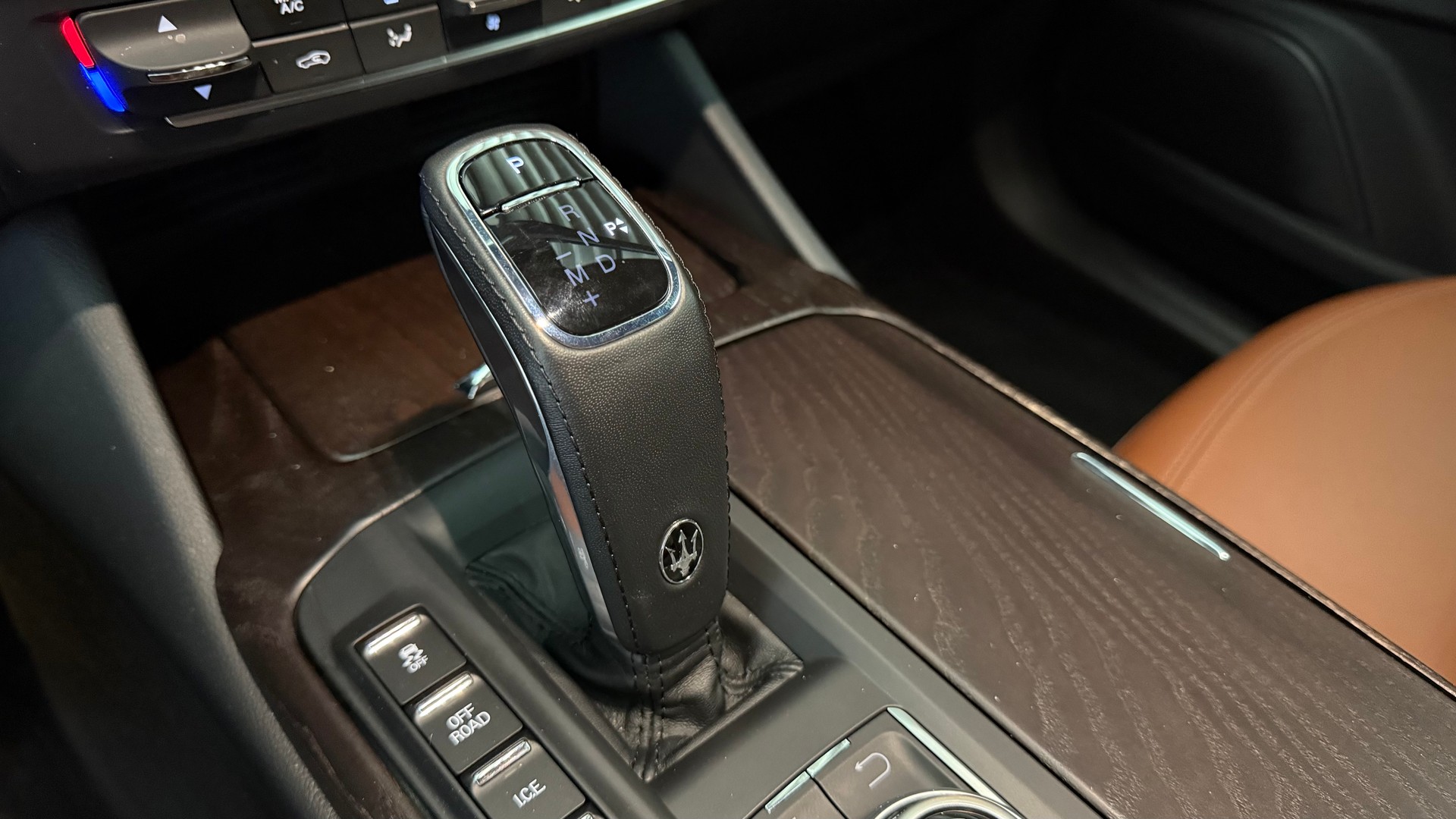 MASERATI Levante 3.0 V6 GranSport-image-14