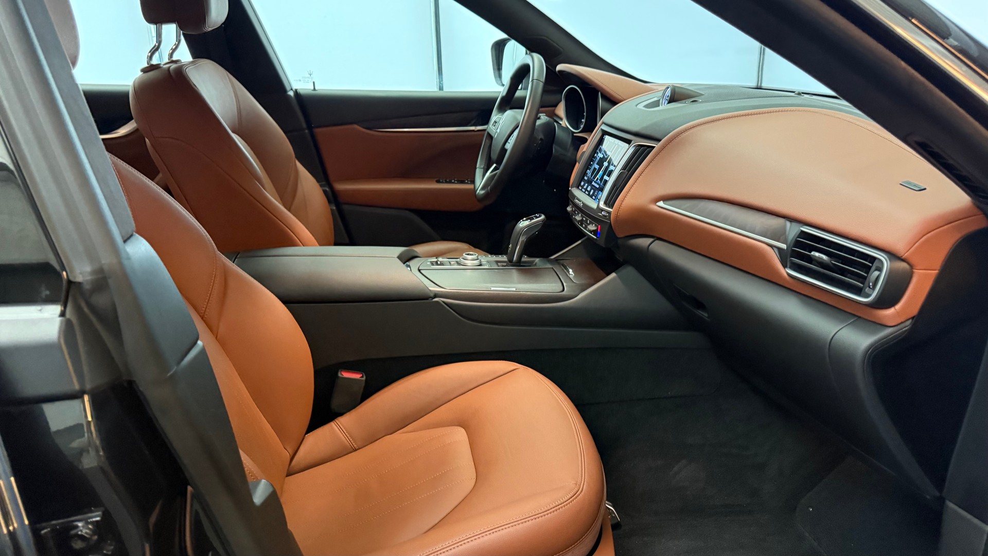 MASERATI Levante 3.0 V6 GranSport-image-5