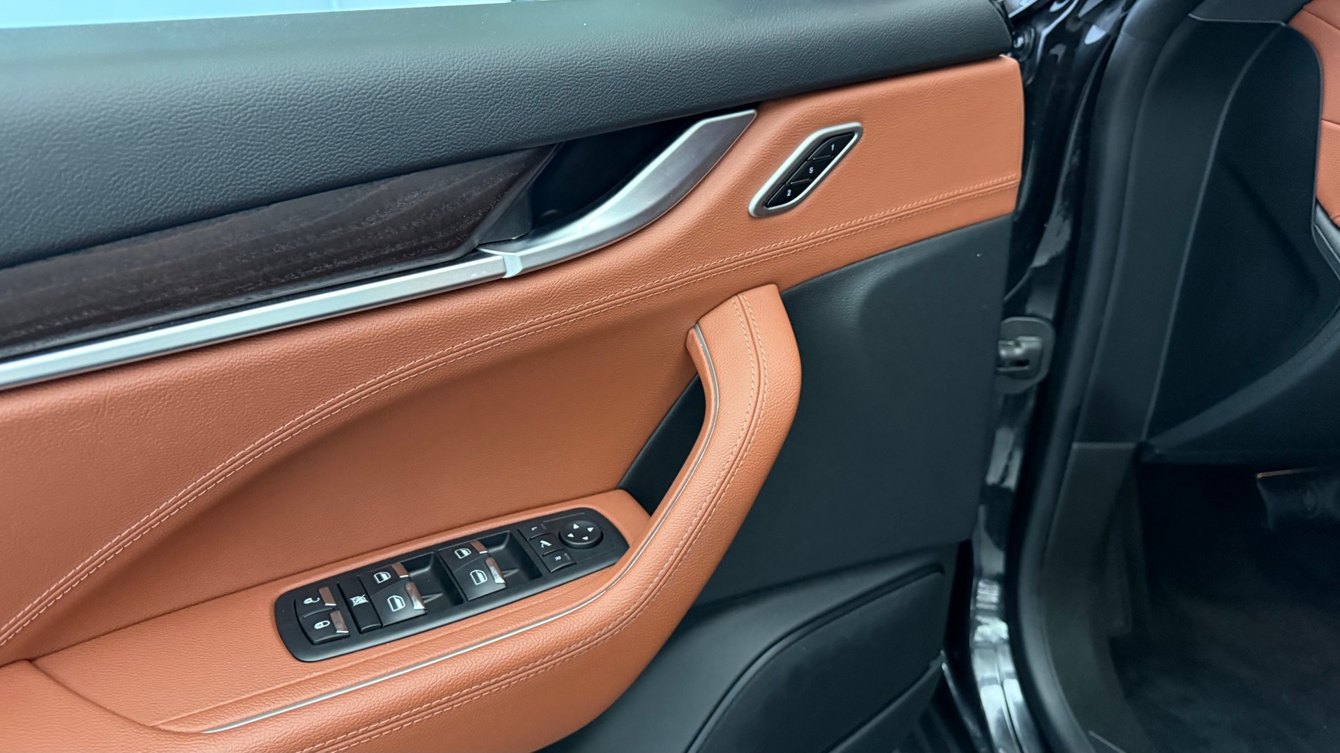 MASERATI Levante 3.0 V6 GranSport-image-13