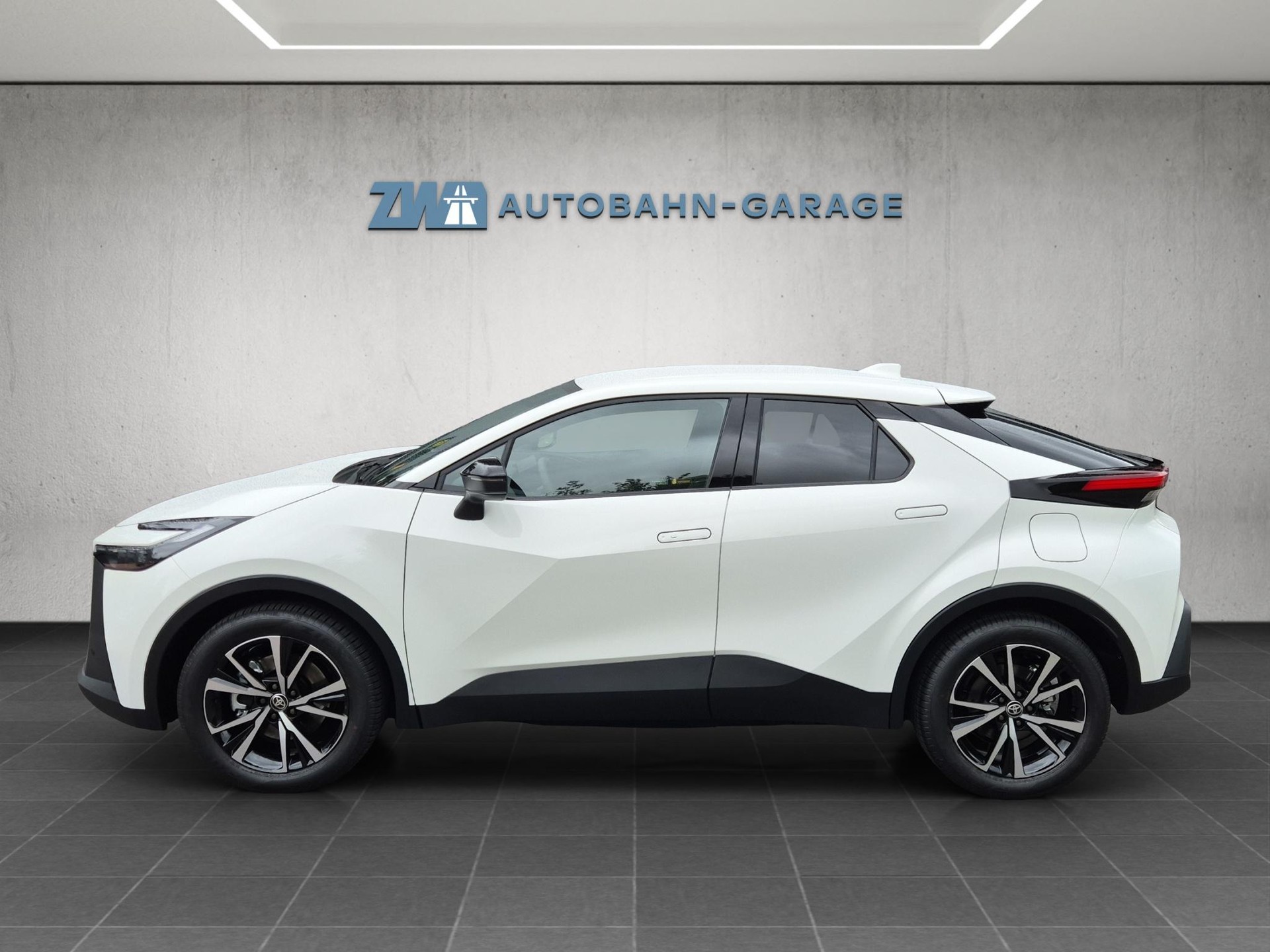 TOYOTA C-HR 2.0 PHEV Swiss Edition-image-1