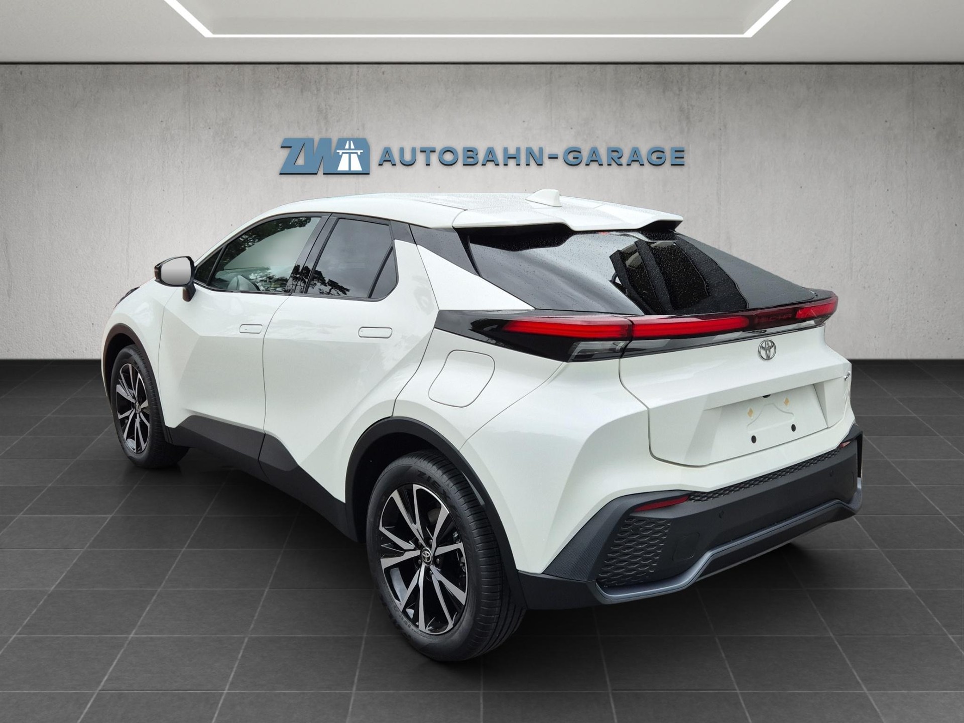 TOYOTA C-HR 2.0 PHEV Swiss Edition-image-2