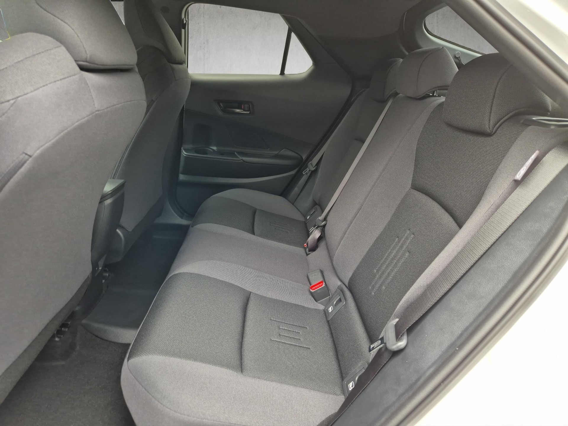 TOYOTA C-HR 2.0 PHEV Swiss Edition-image-11