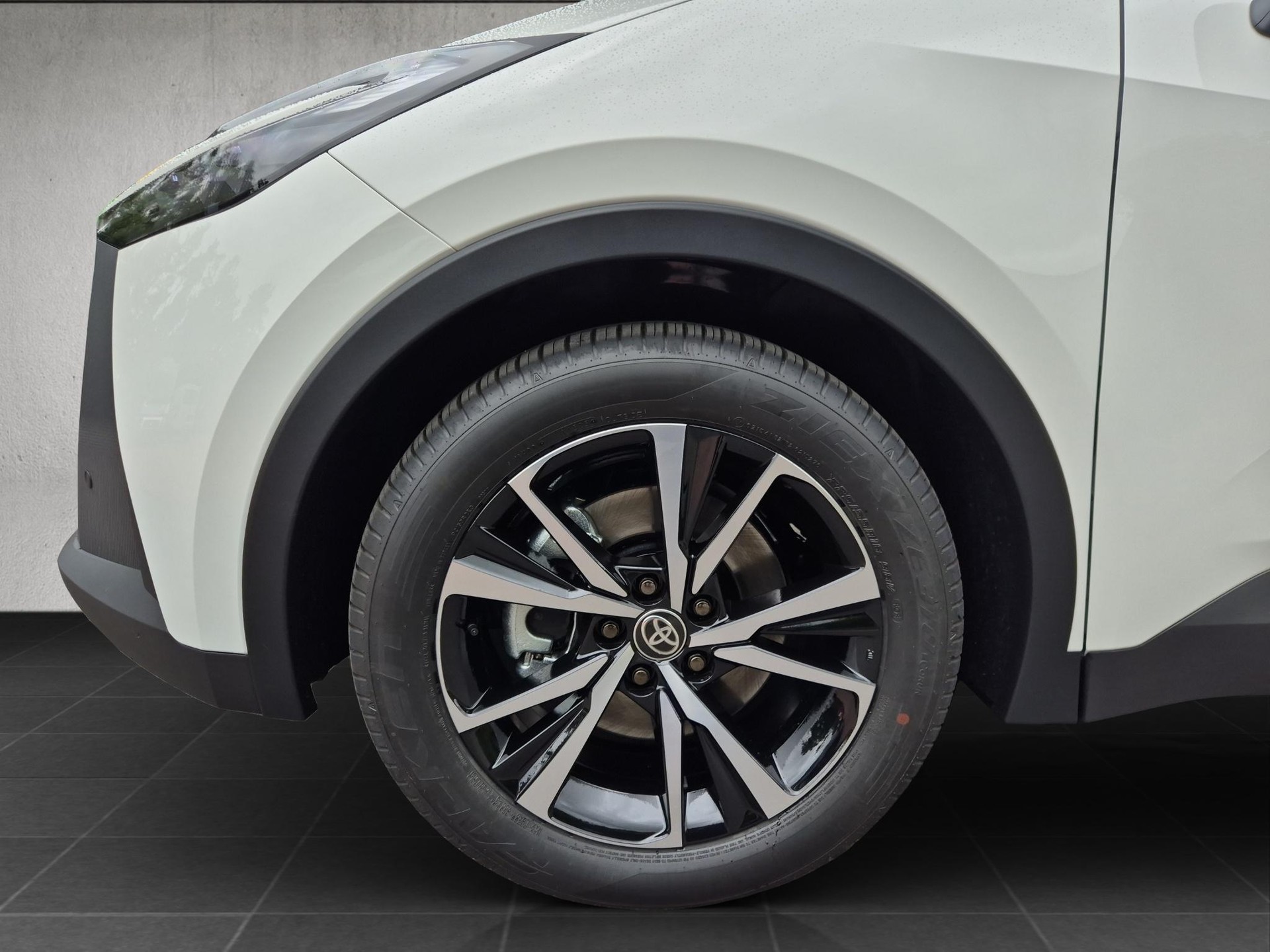 TOYOTA C-HR 2.0 PHEV Swiss Edition-image-14