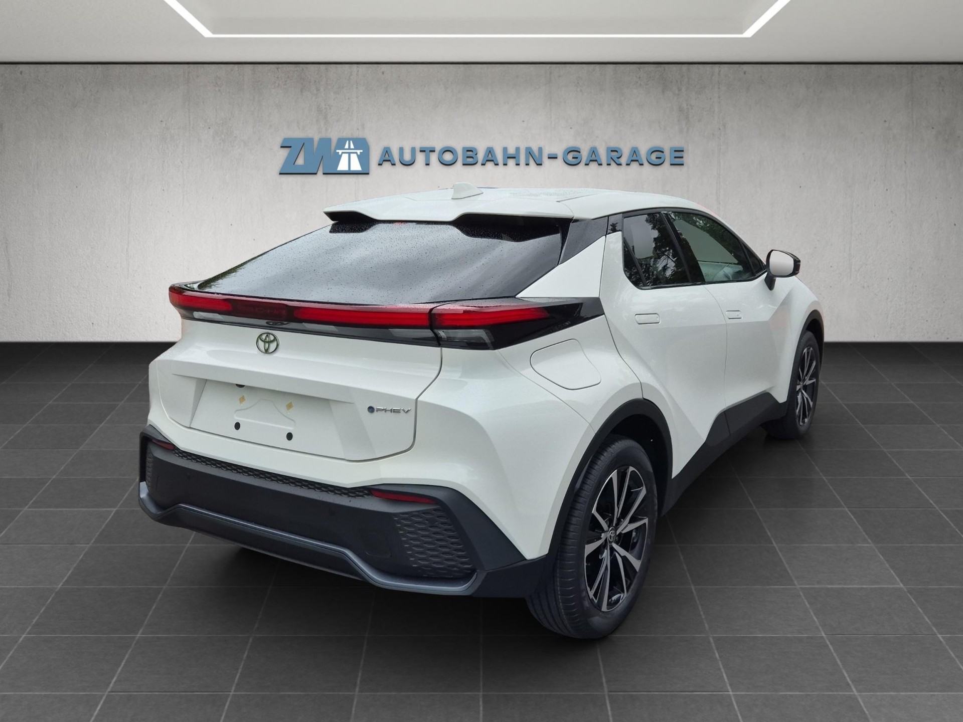 TOYOTA C-HR 2.0 PHEV Swiss Edition-image-4