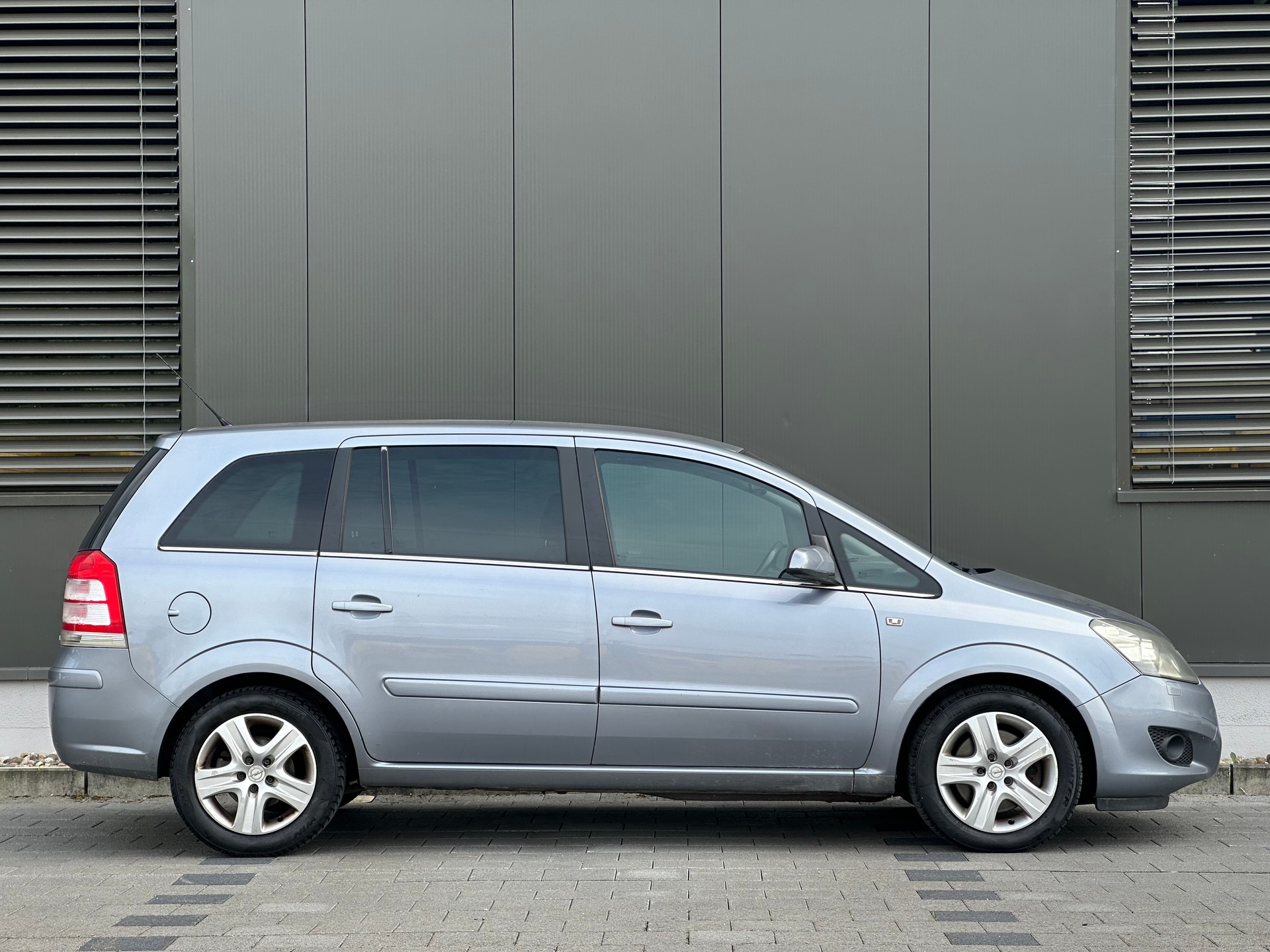 OPEL Zafira 1.9 CDTI Cosmo-image-2
