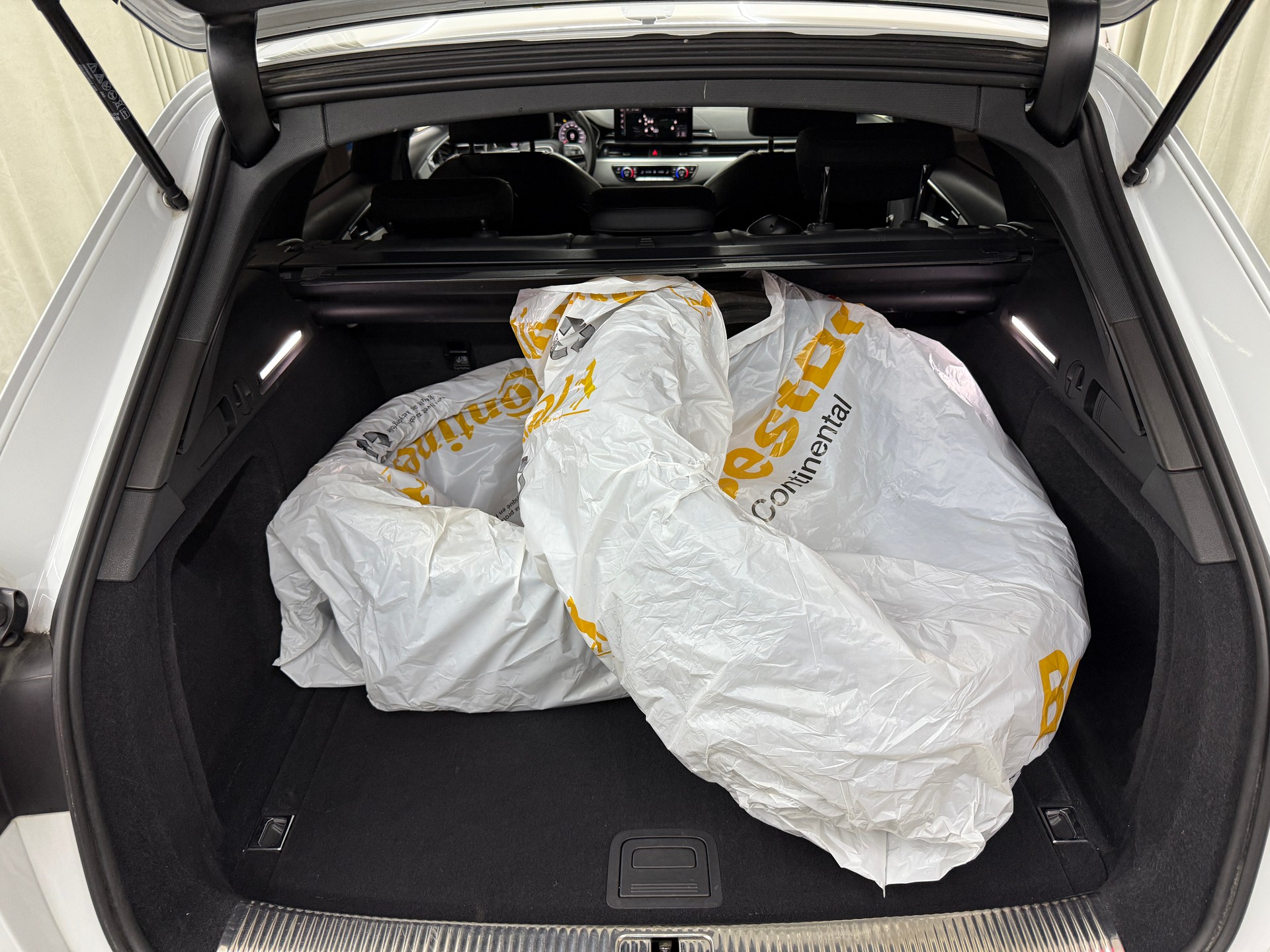 AUDI A4 Avant 40 TDI S line Attraction quattro S-tronic-image-16