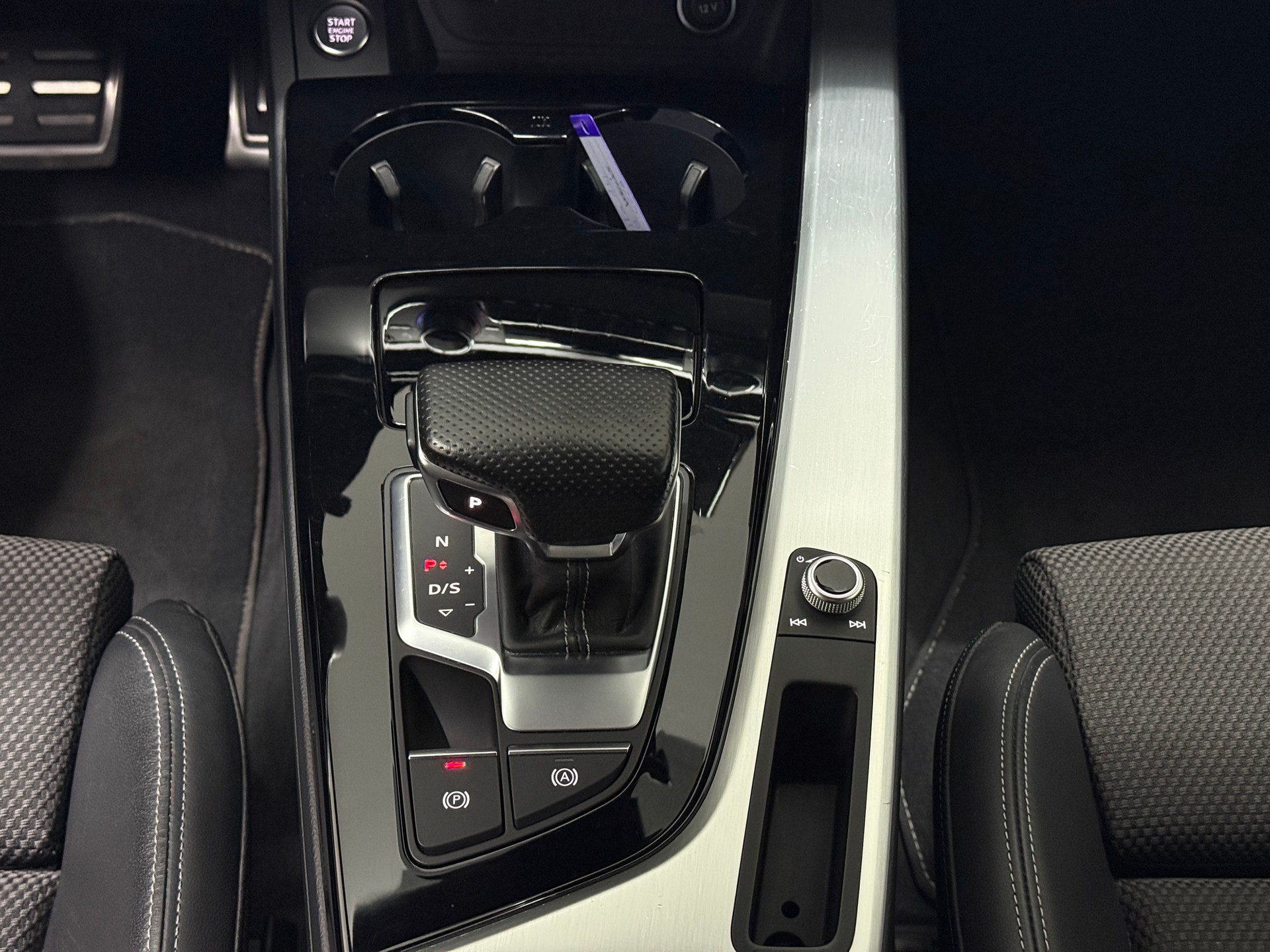 AUDI A4 Avant 40 TDI S line Attraction quattro S-tronic-image-14