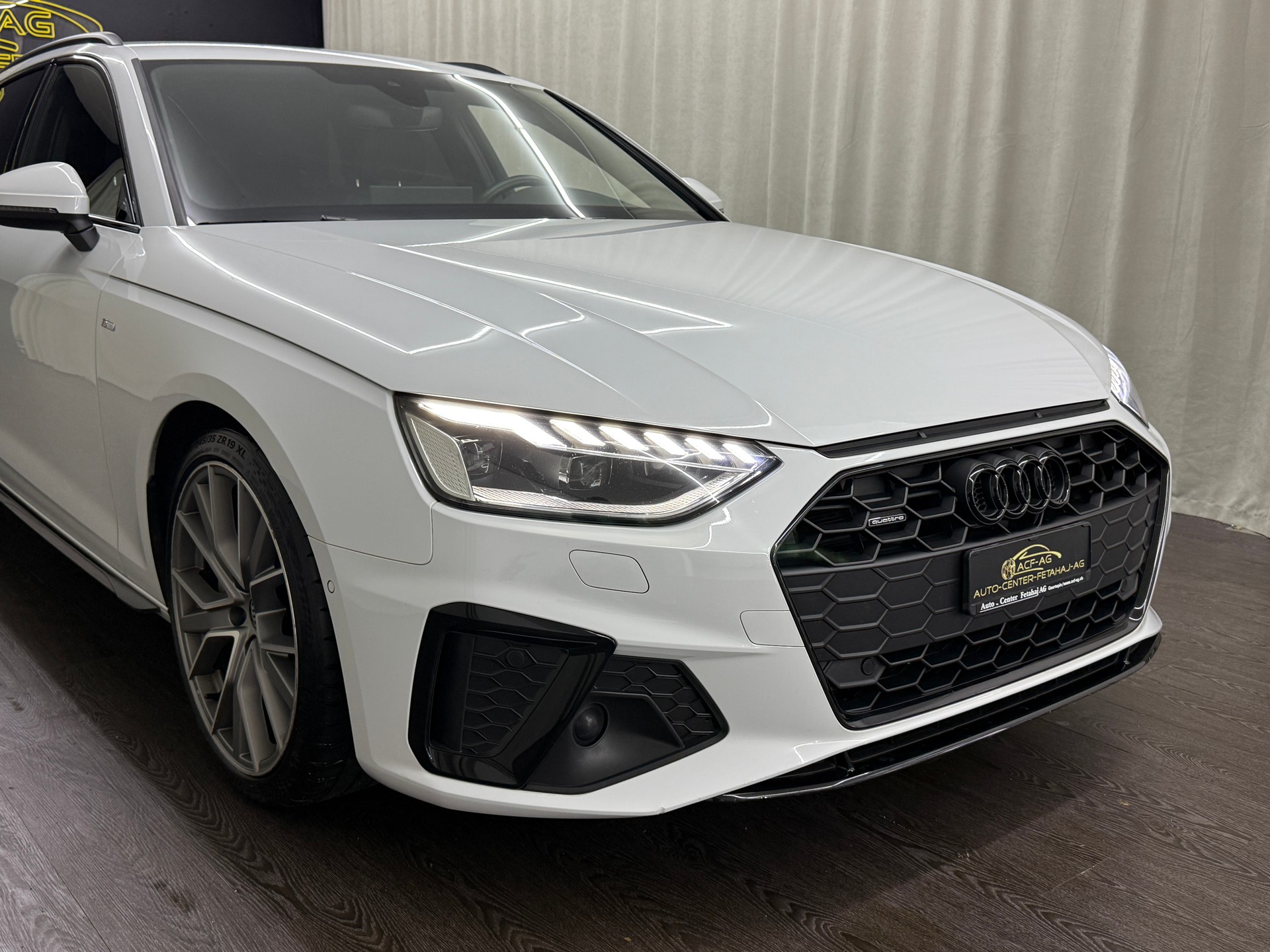 AUDI A4 Avant 40 TDI S line Attraction quattro S-tronic-image-17