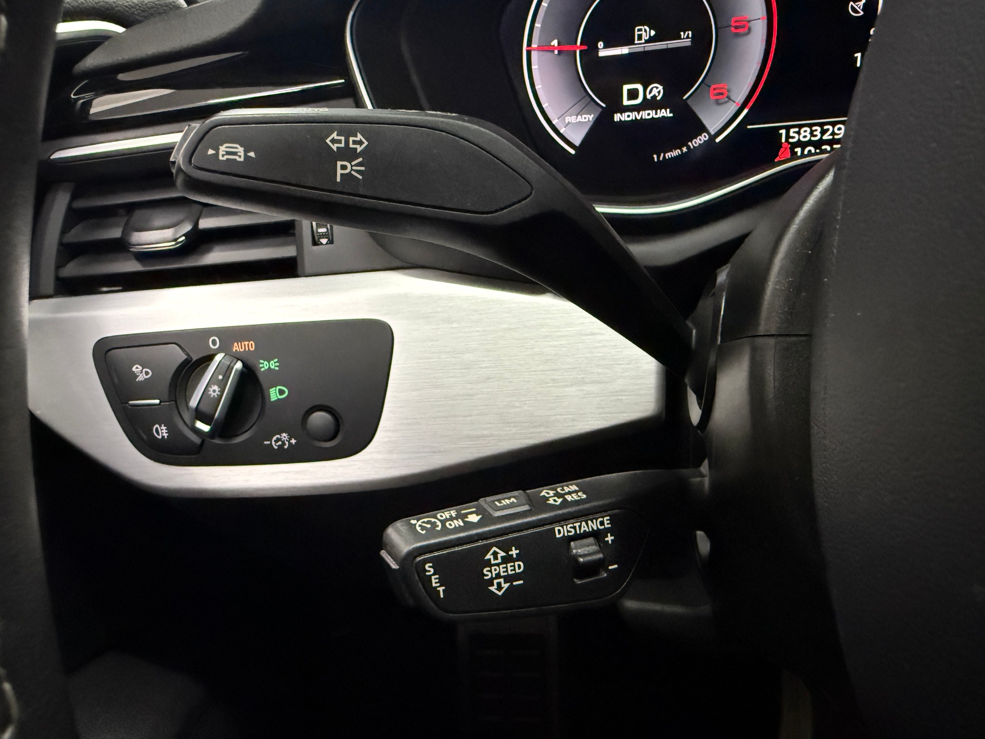 AUDI A4 Avant 40 TDI S line Attraction quattro S-tronic-image-15