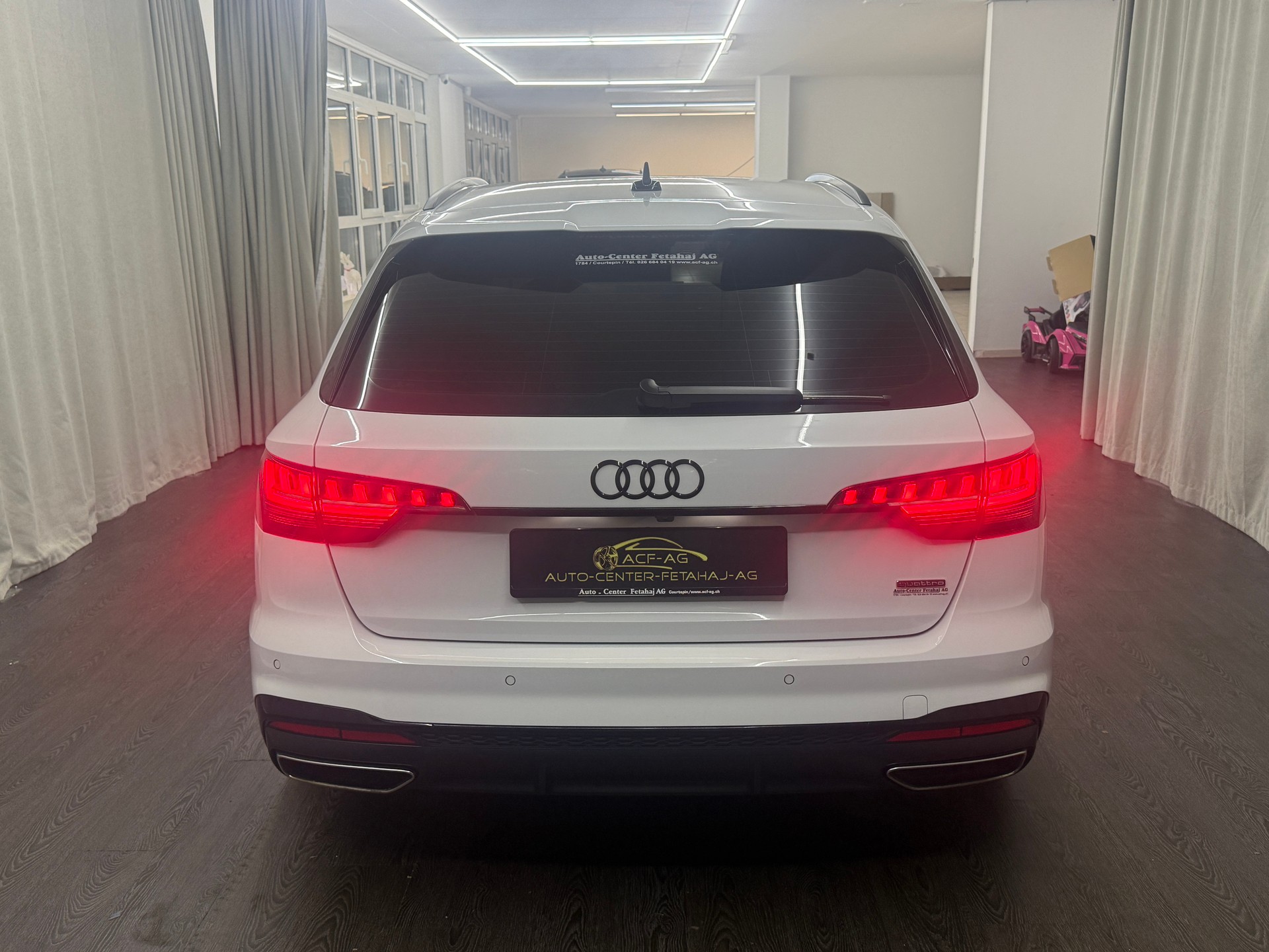 AUDI A4 Avant 40 TDI S line Attraction quattro S-tronic-image-4