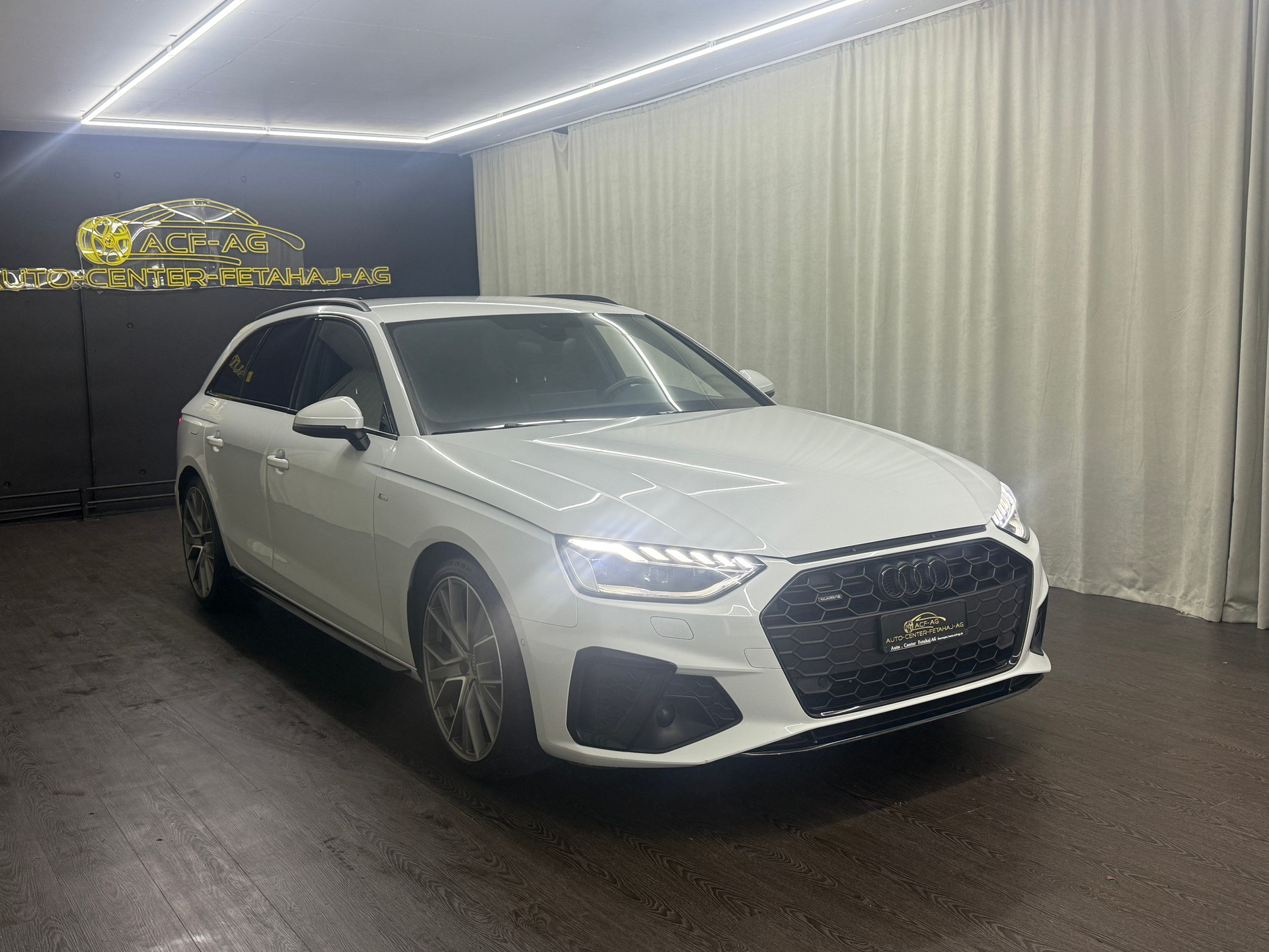 AUDI A4 Avant 40 TDI S line Attraction quattro S-tronic-image-2