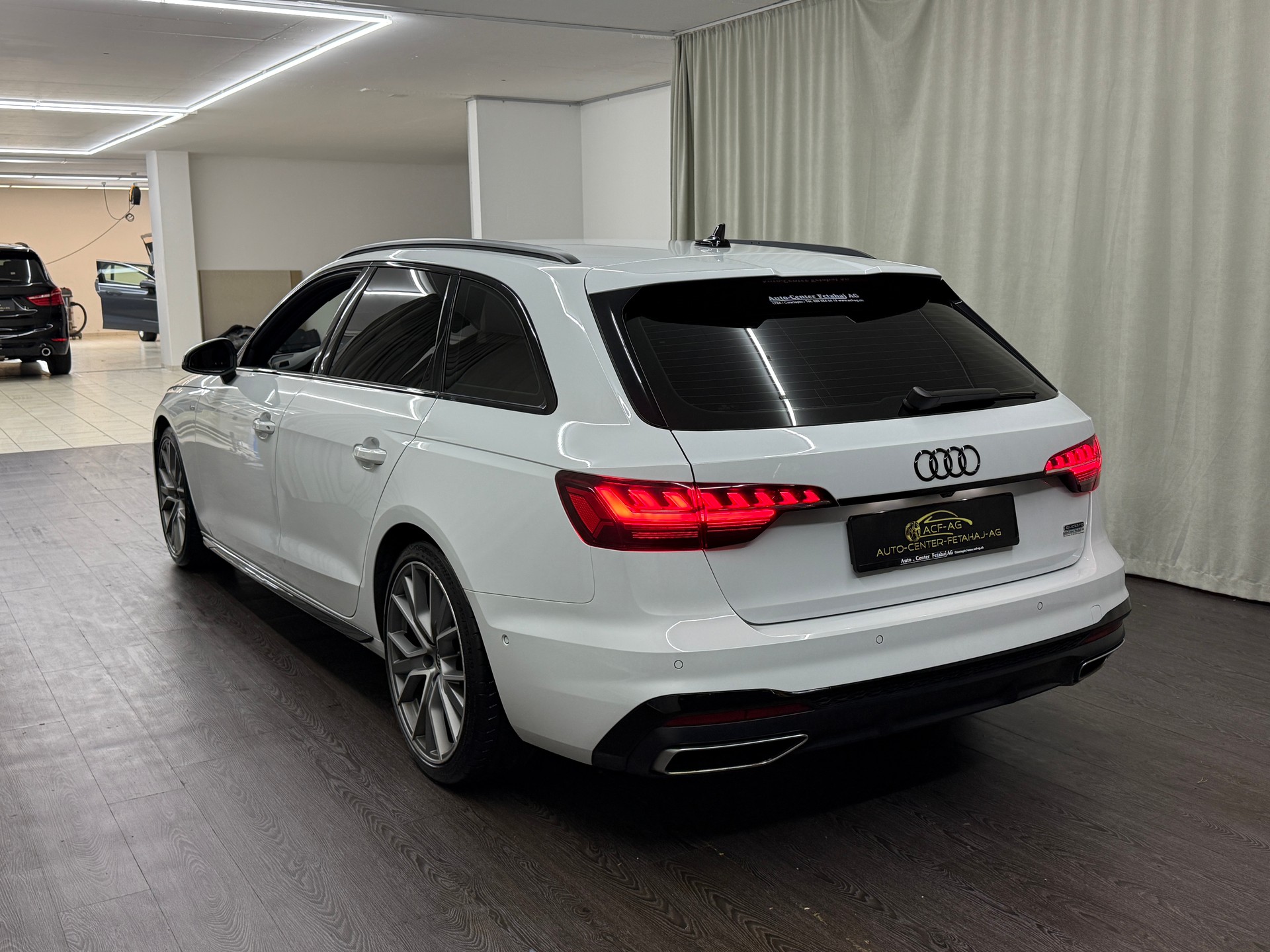 AUDI A4 Avant 40 TDI S line Attraction quattro S-tronic-image-5