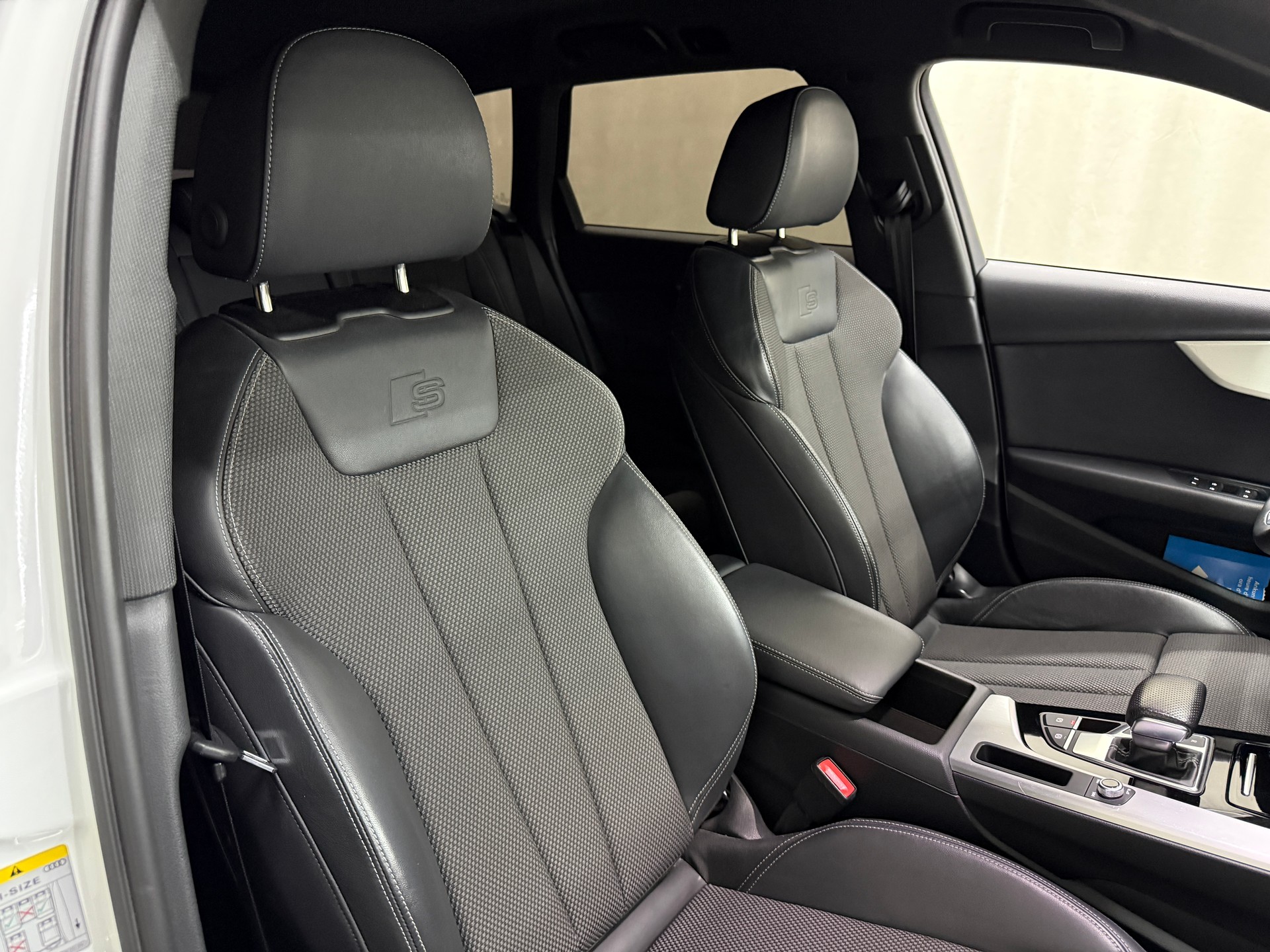 AUDI A4 Avant 40 TDI S line Attraction quattro S-tronic-image-10