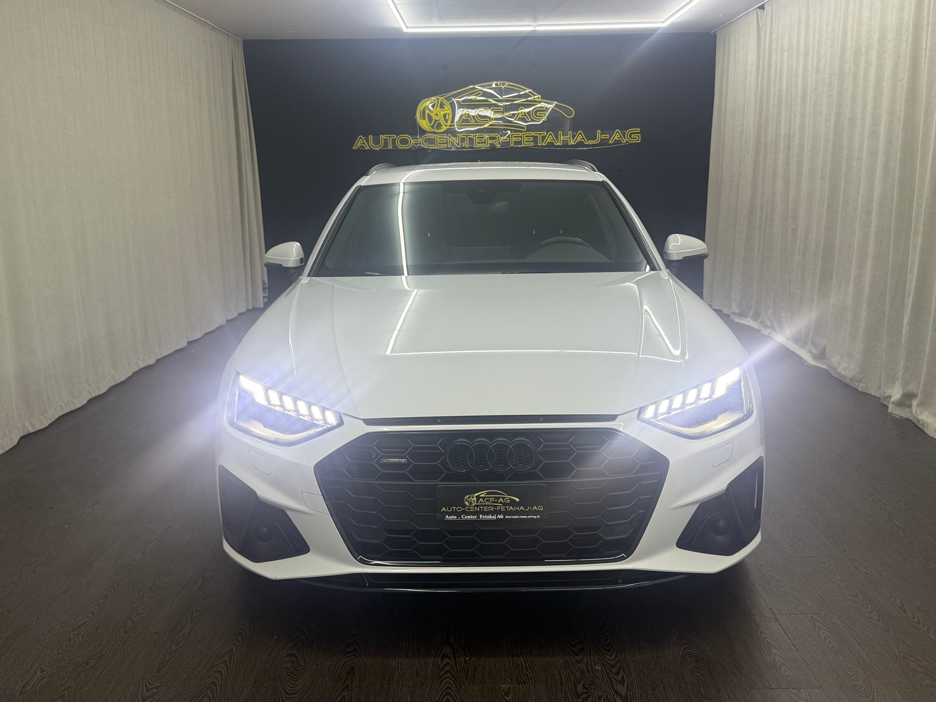 AUDI A4 Avant 40 TDI S line Attraction quattro S-tronic-image-1