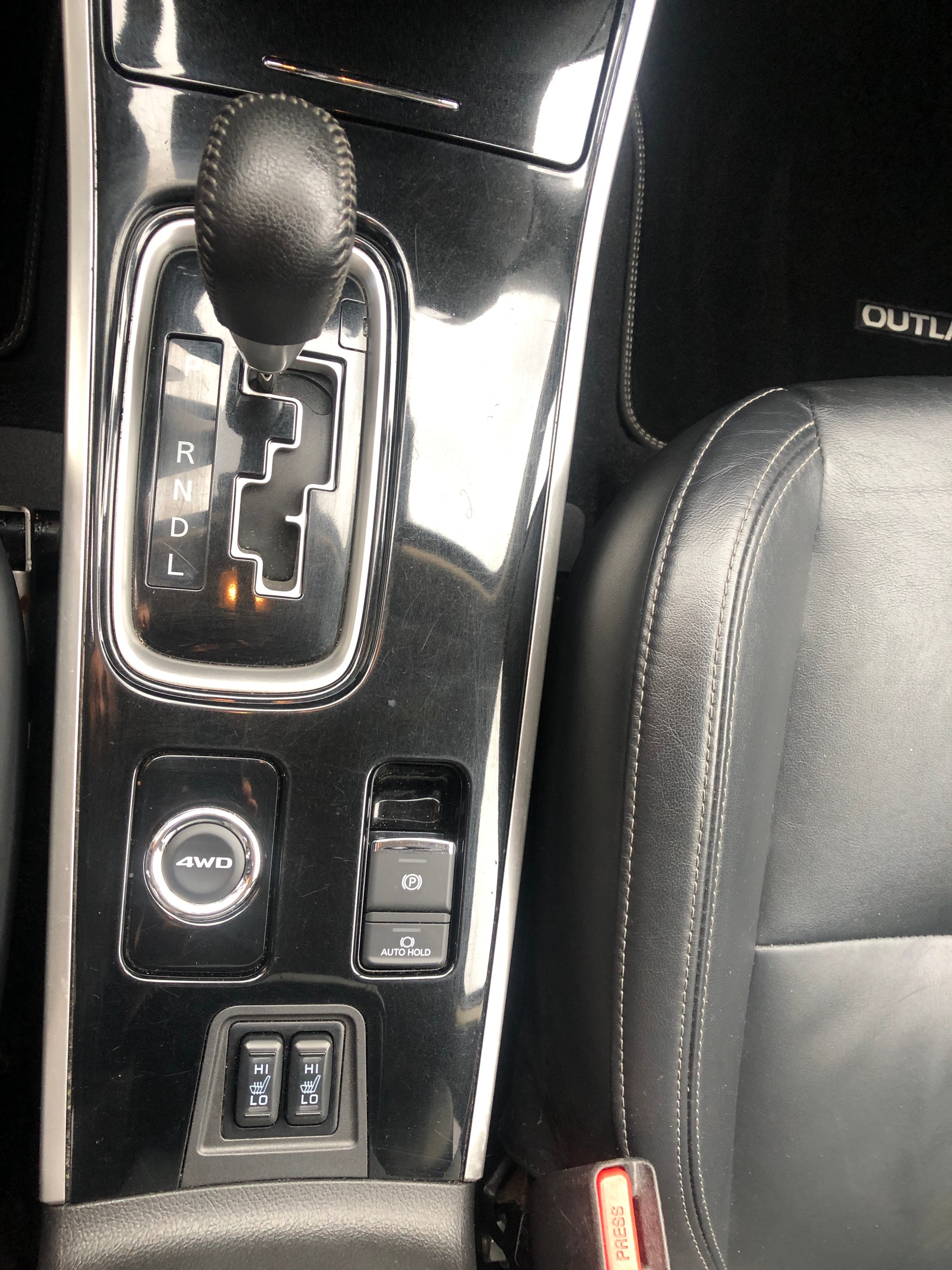 MITSUBISHI Outlander 2.0 Diamond 4WD CVT-image-14