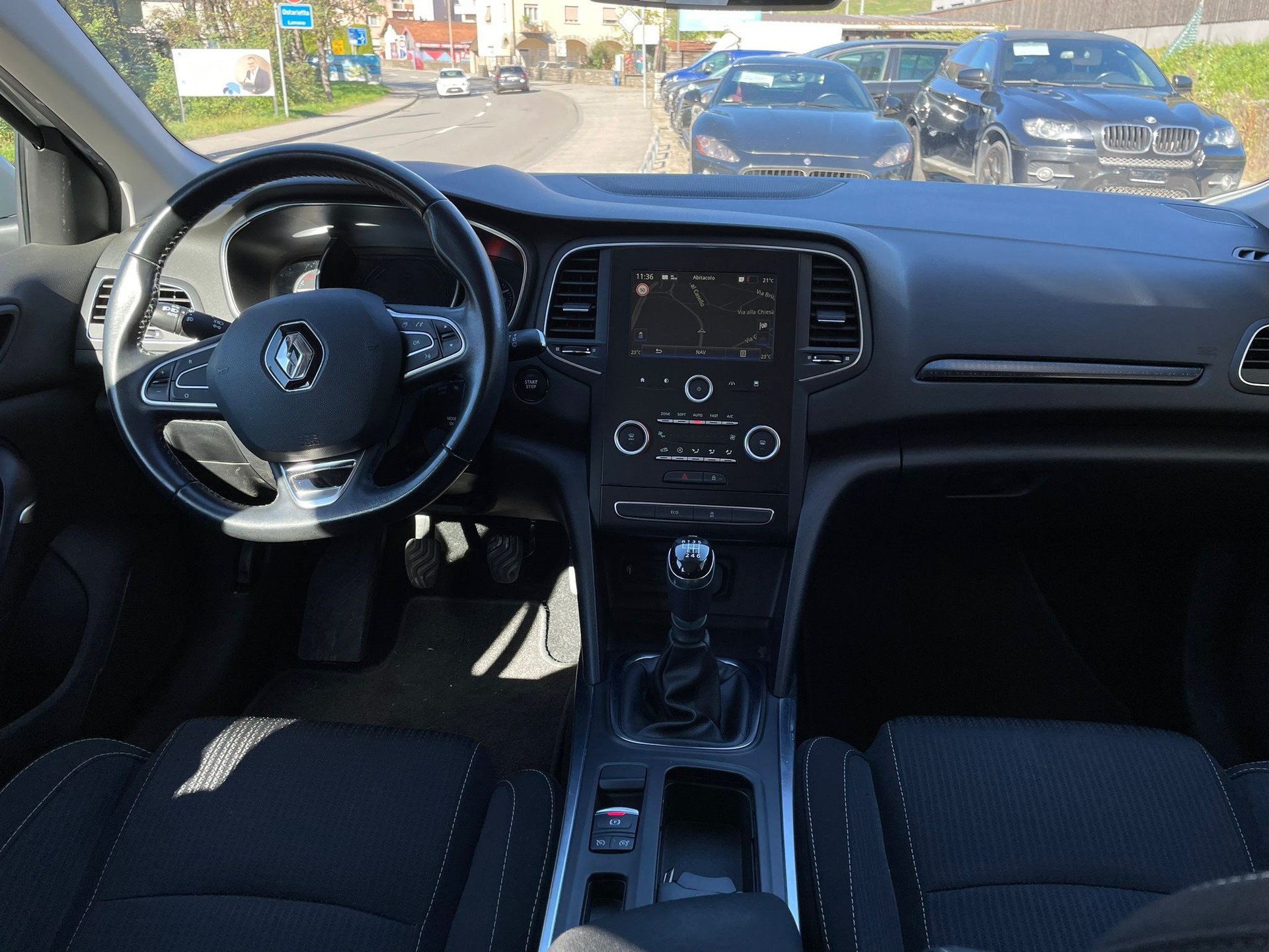 RENAULT Mégane Grandtour 1.2 16V Turbo GT Line-image-8