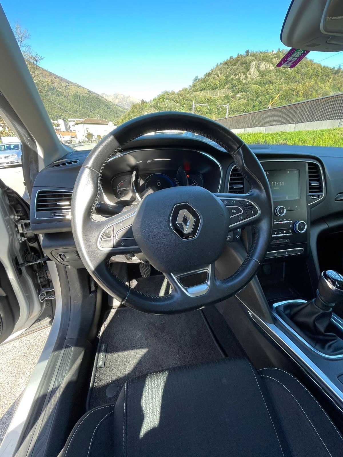 RENAULT Mégane Grandtour 1.2 16V Turbo GT Line-image-7