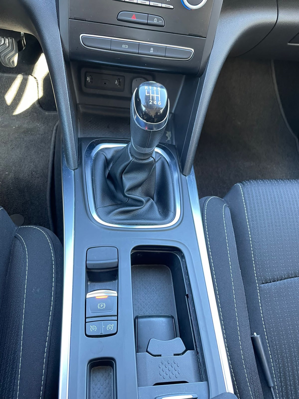 RENAULT Mégane Grandtour 1.2 16V Turbo GT Line-image-10