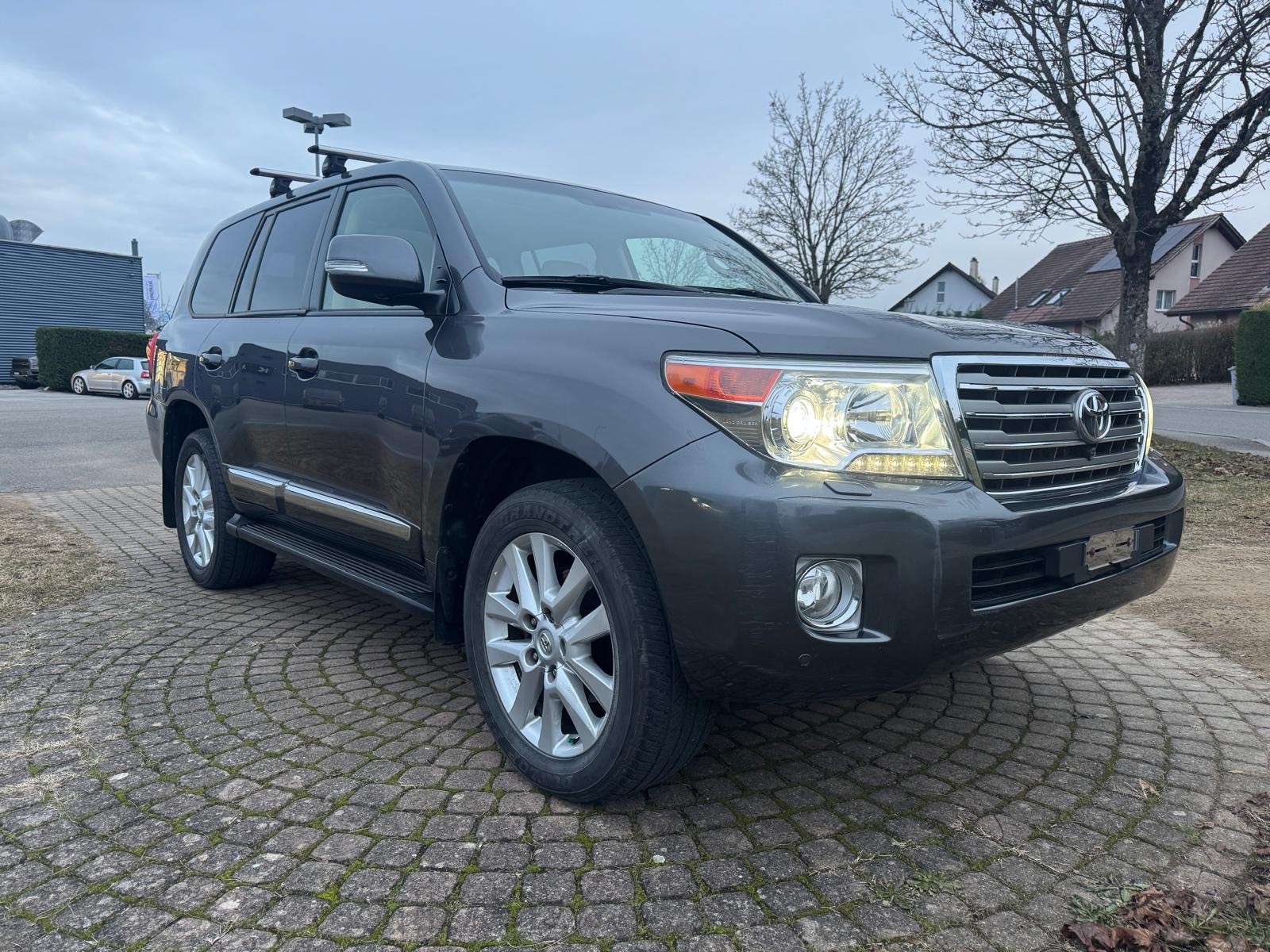TOYOTA Land Cruiser V8 4.5 D-4D Sol-image-1