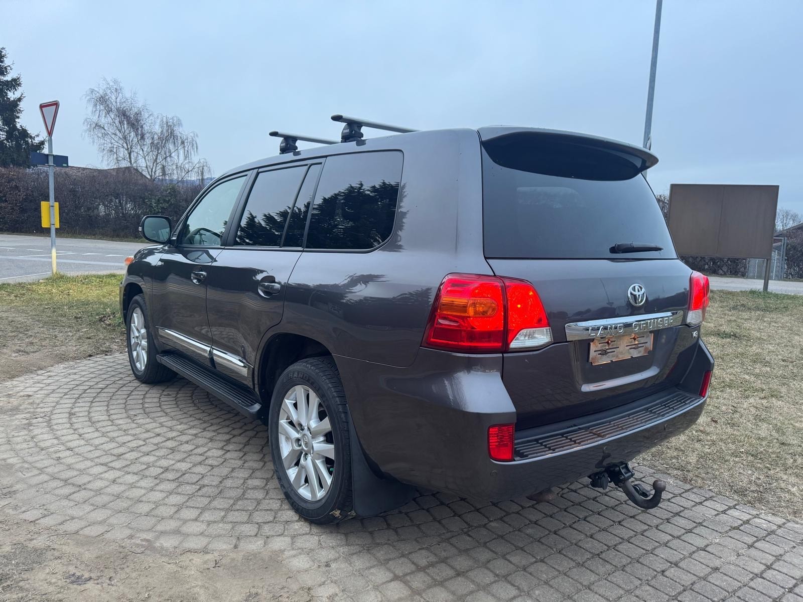 TOYOTA Land Cruiser V8 4.5 D-4D Sol-image-3