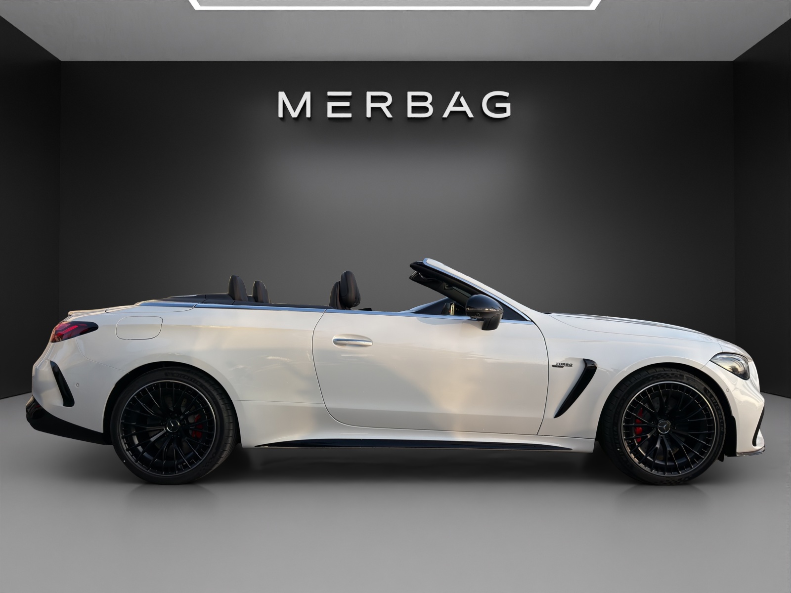 MERCEDES-BENZ CLE AMG 53 Cabrio 4Matic+ 9G-Tronic-image-9